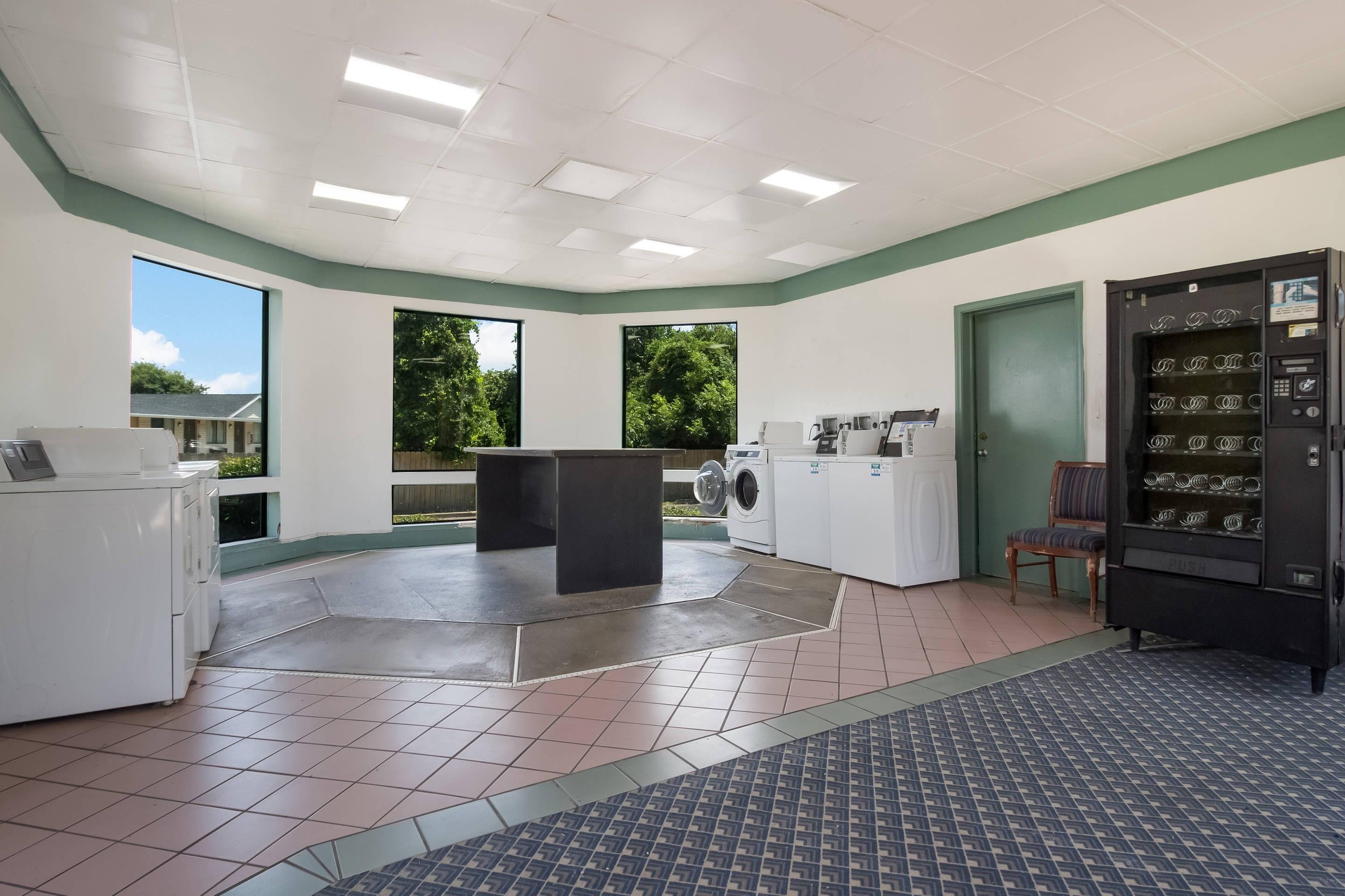 Guest laundry facilities | Suburban Studios Florence I-95