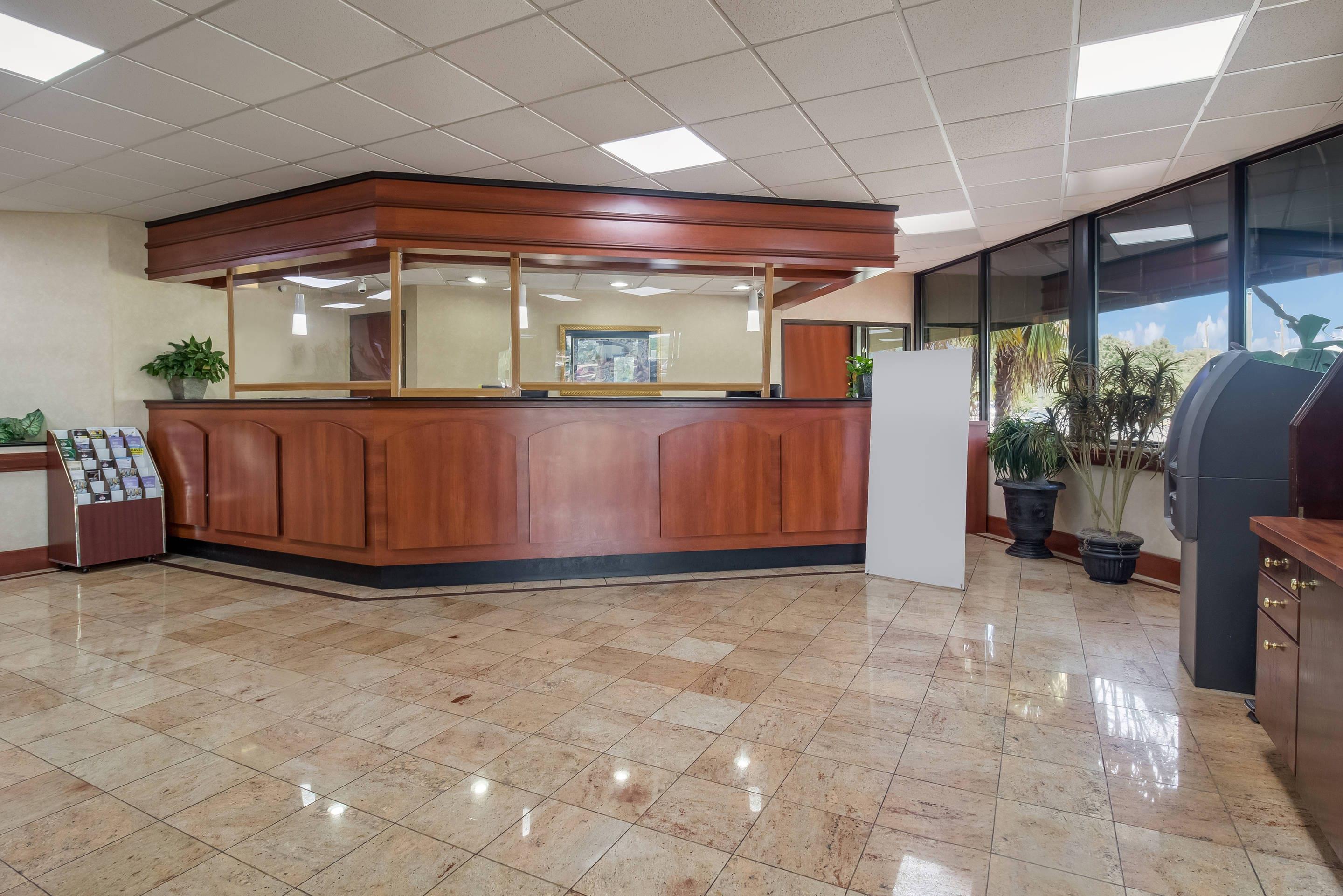Hotel lobby | Suburban Studios Florence I-95