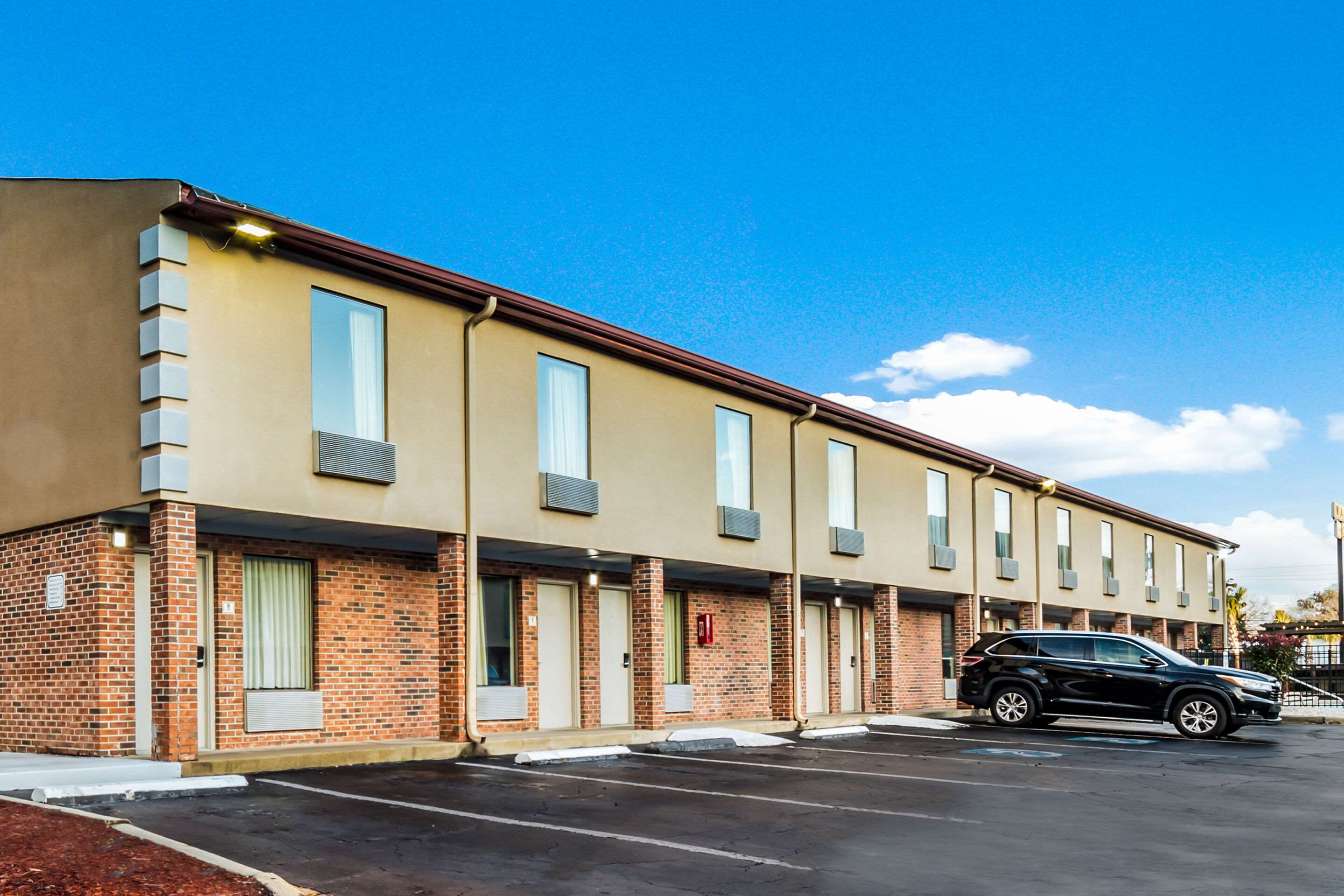 Hotel exterior | Quality Inn West Columbia