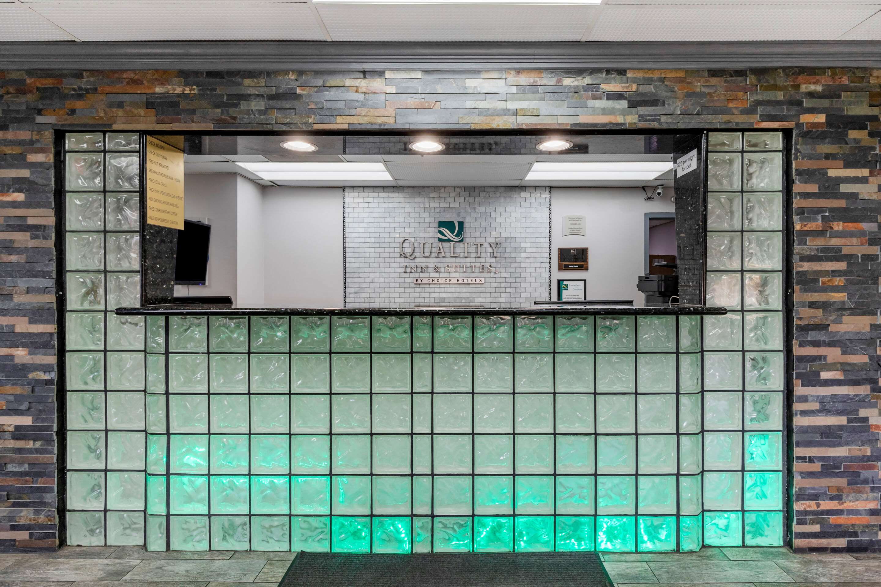 Front desk with friendly staff | Quality Inn & Suites Ft. Jackson Maingate