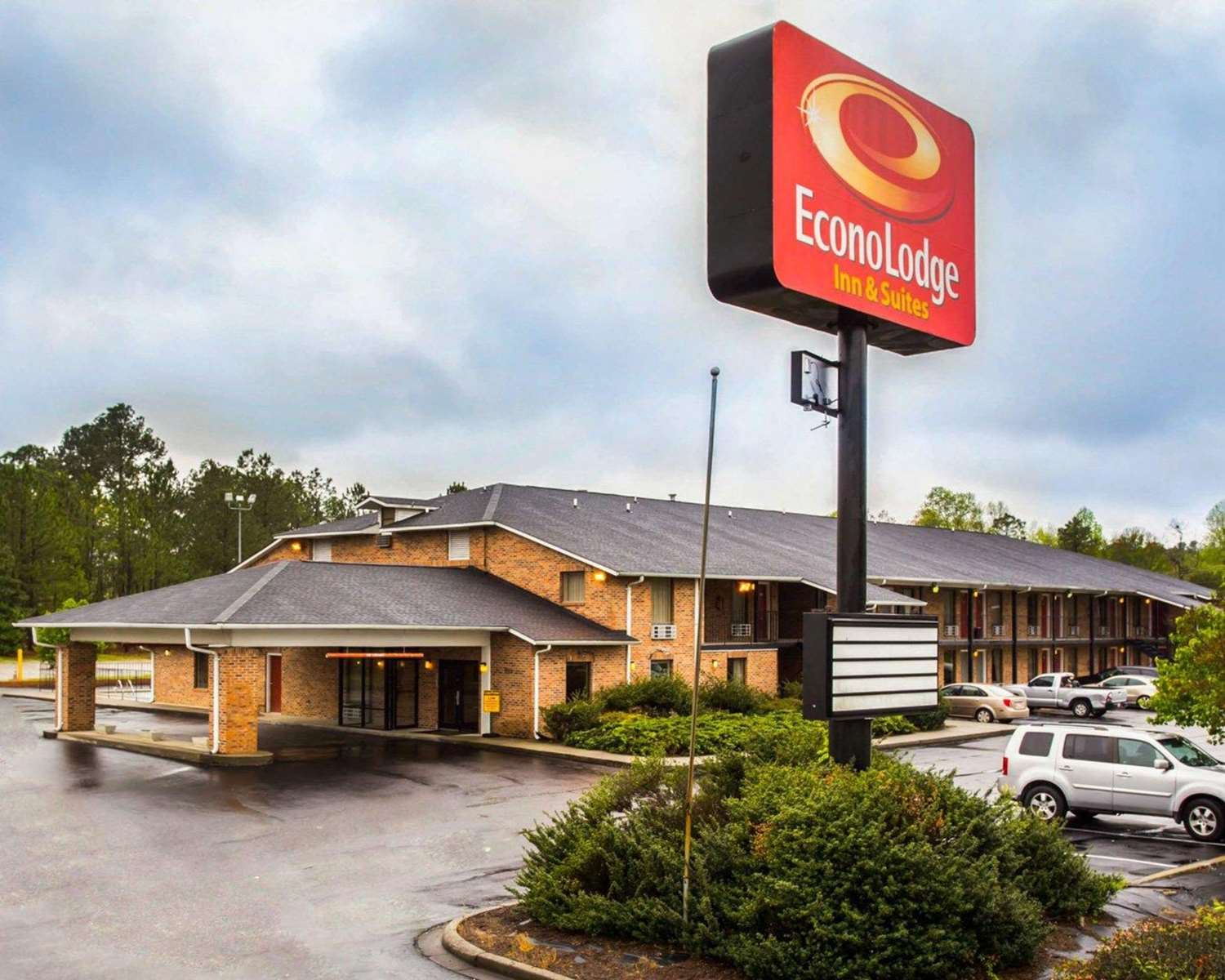 Econo Lodge Inn & Suites Lugoff, SC See Discounts