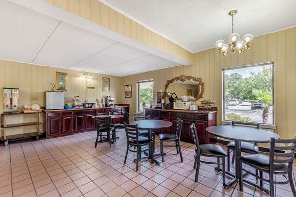 Amenities - Econo Lodge Inn & Suites Lugoff