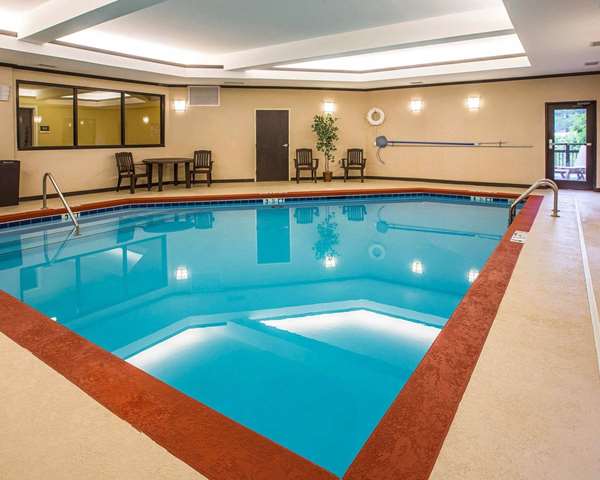 Pool - Comfort Suites Simpsonville - I-385, Exit 26