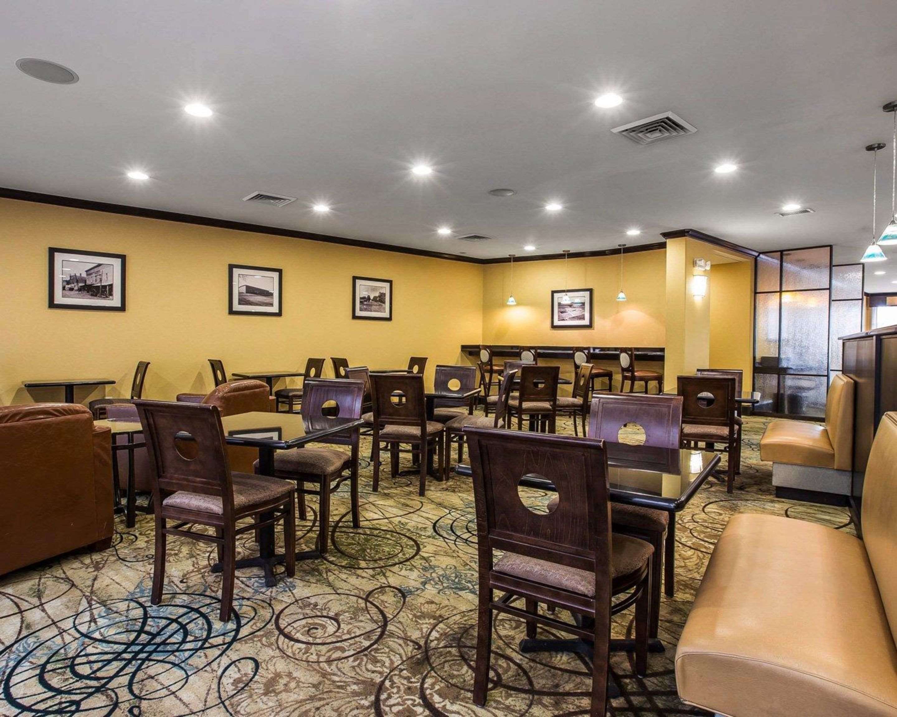 Breakfast area in the lobby