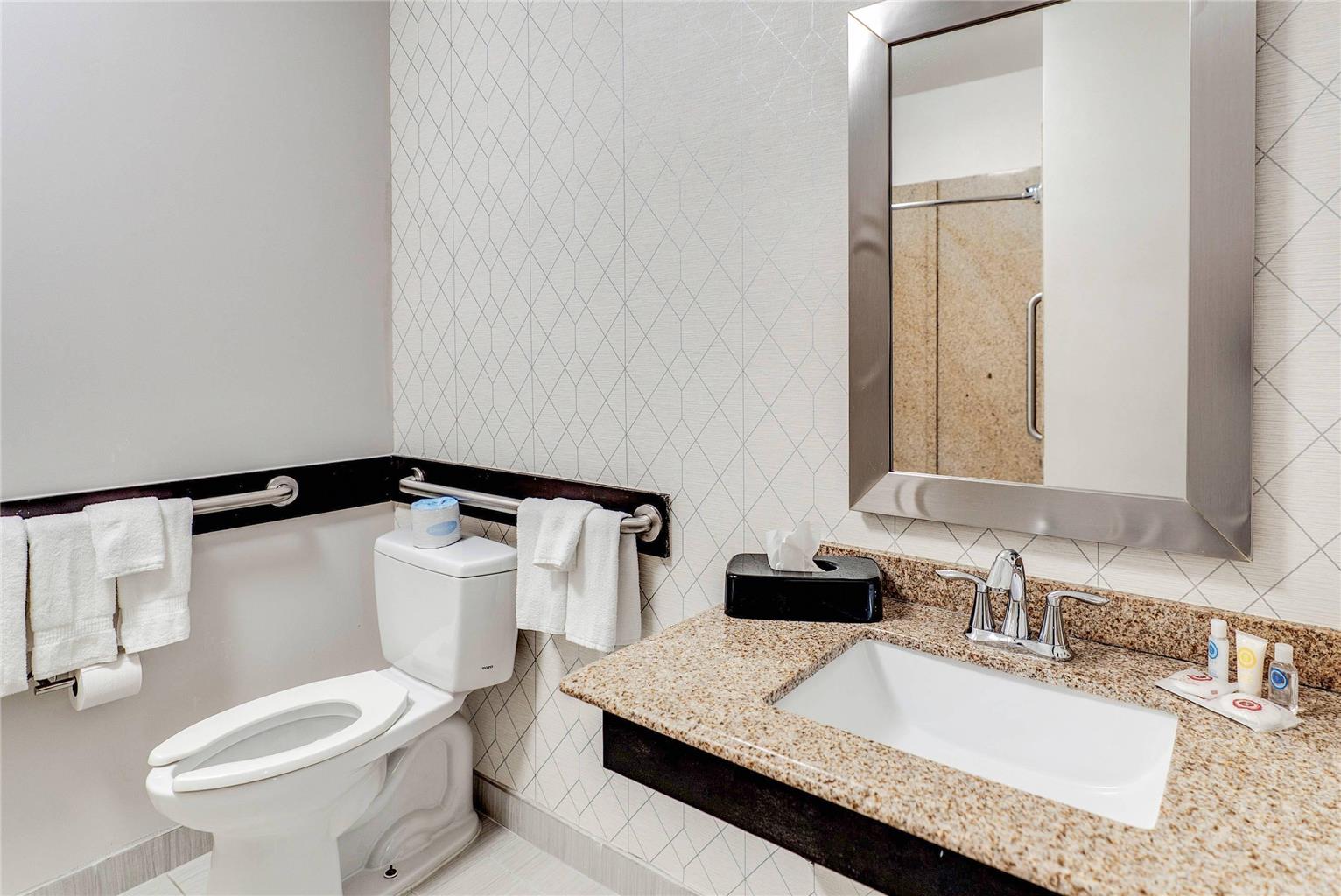 COMFORT SUITES SIMPSONVILLE - GREEN-guestroom-Guest Room,Bathroom,On-Site.jpg