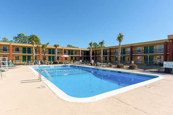 Pool - Clarion Inn Airport West Columbia - I-26, Exit 111B