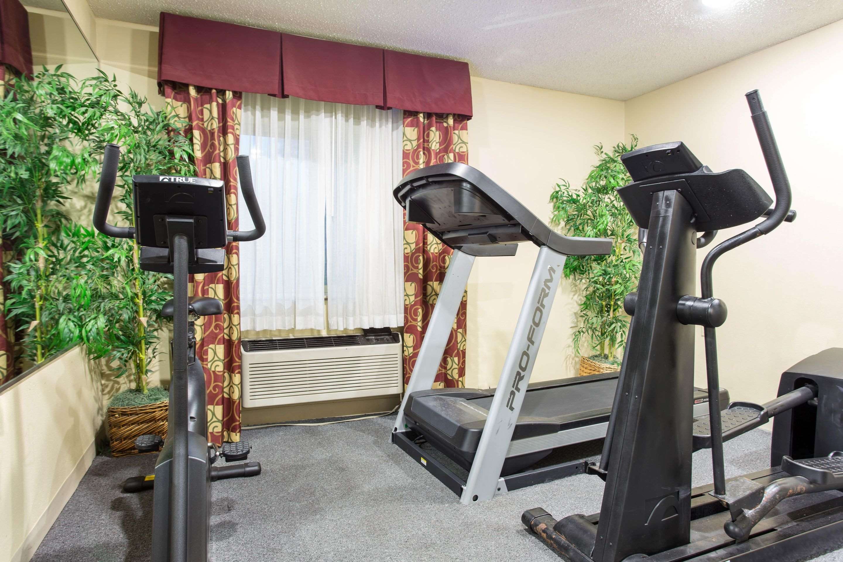 Exercise room with cardio equipment