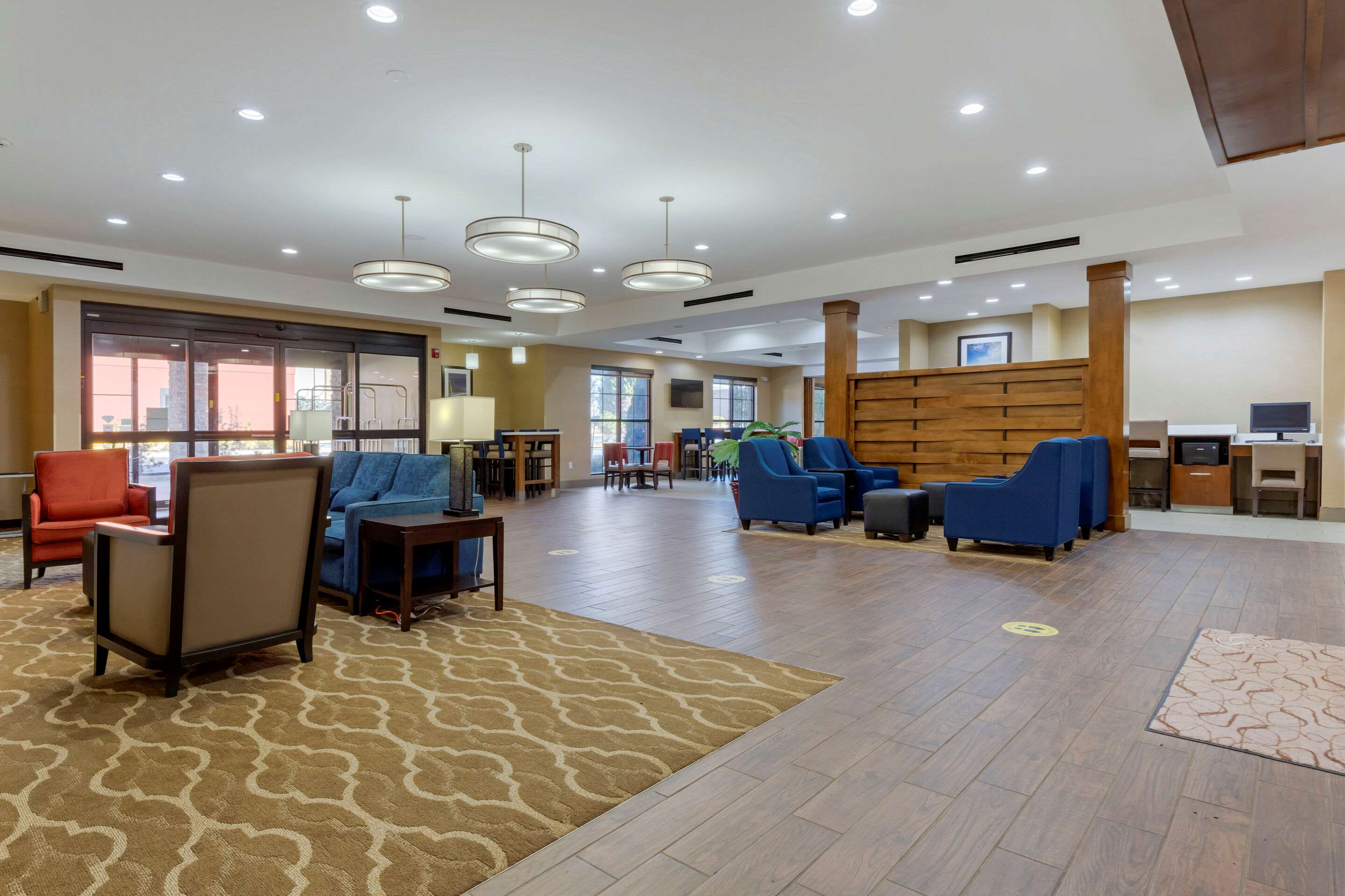 Hotel lobby | Comfort Suites Greenville South