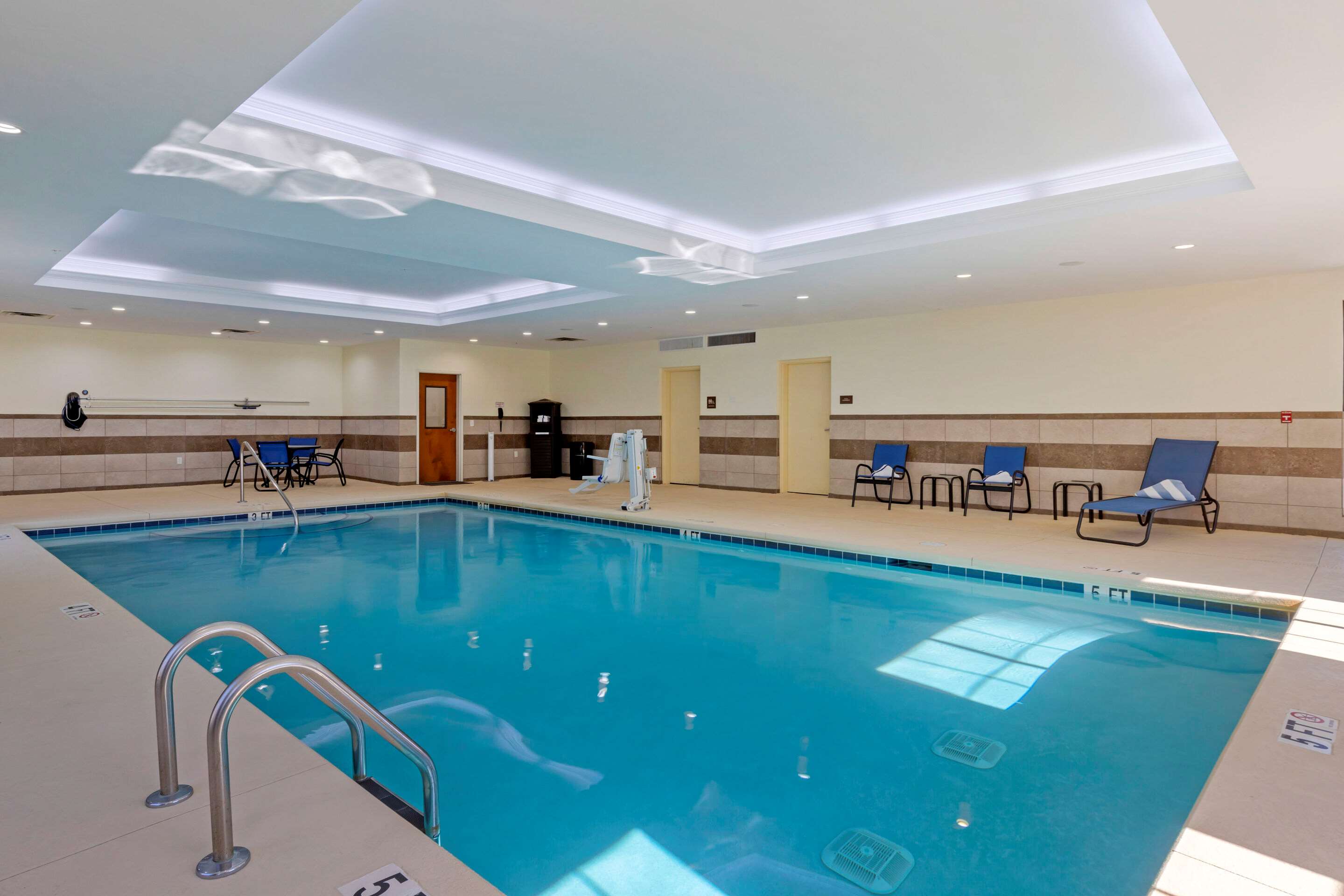 Indoor pool | Comfort Suites Greenville South