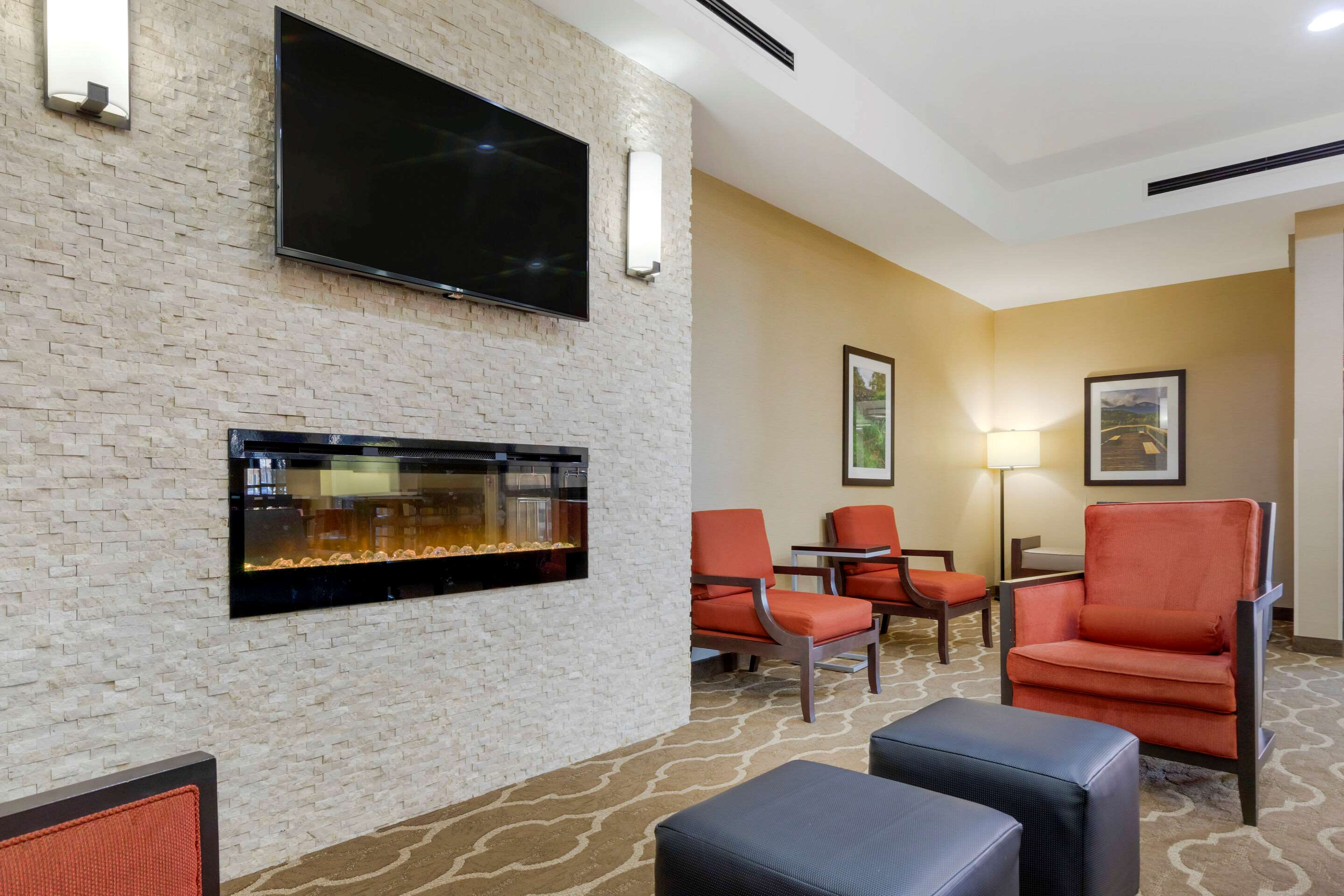 Lobby with sitting area | Comfort Suites Greenville South