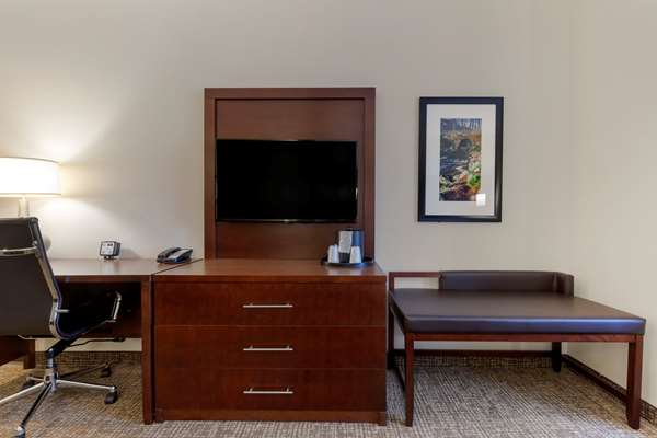  - Comfort Suites Piedmont - I-85, Exit 40