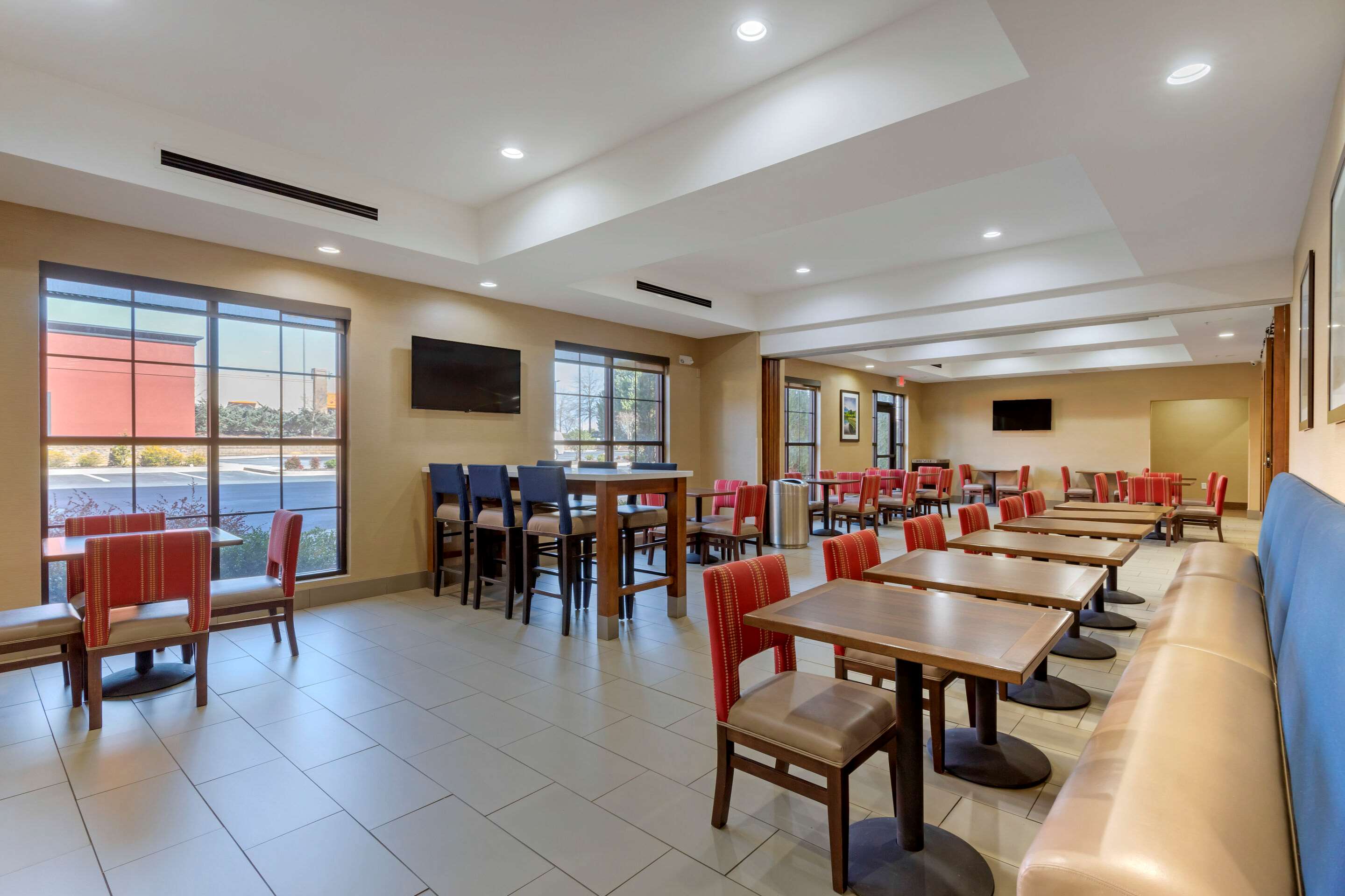 Spacious breakfast area | Comfort Suites Greenville South