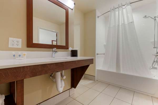  - Comfort Suites Piedmont - I-85, Exit 40
