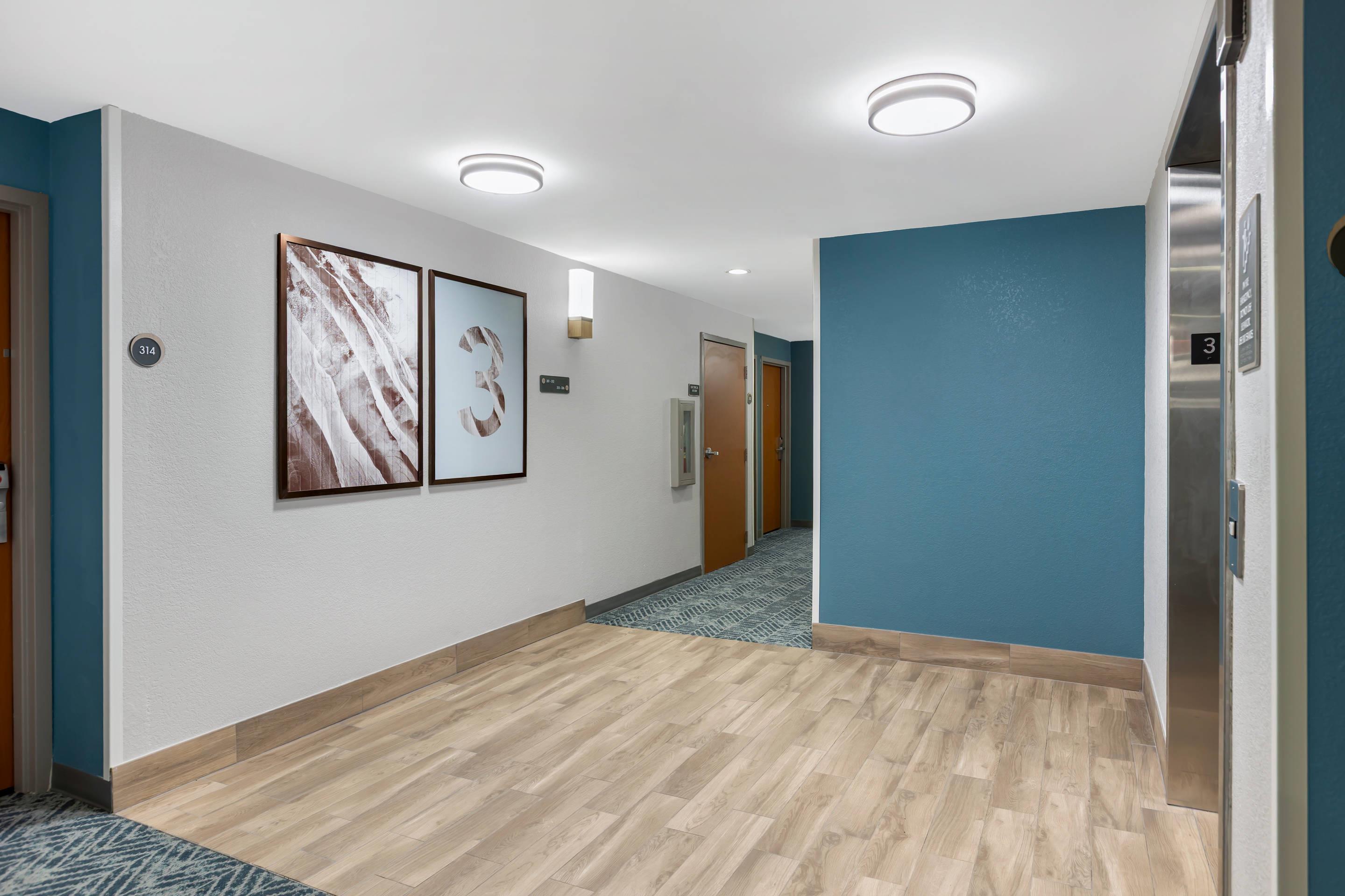 Interior corridors | Comfort Inn & Suites