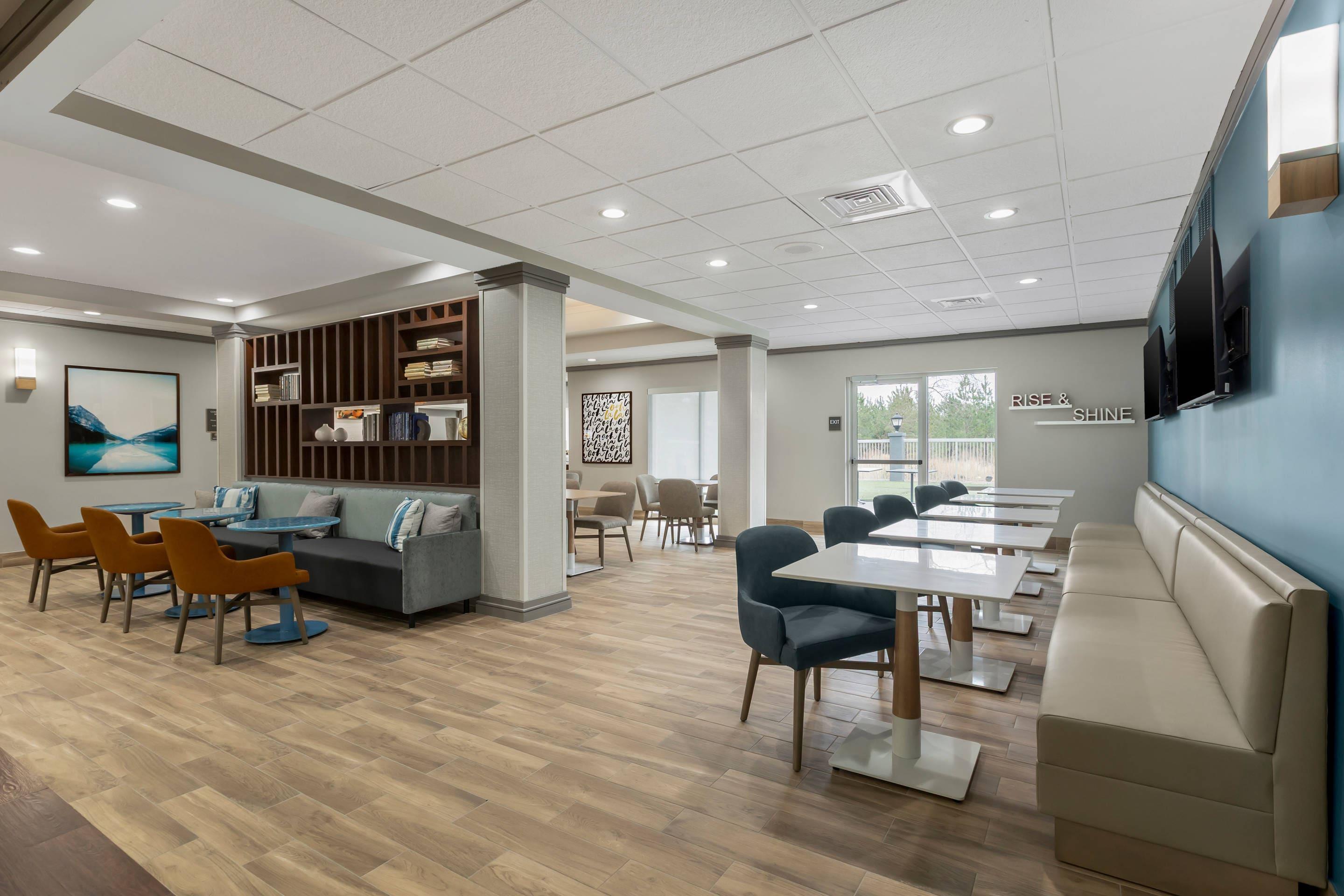 Breakfast area | Comfort Inn & Suites
