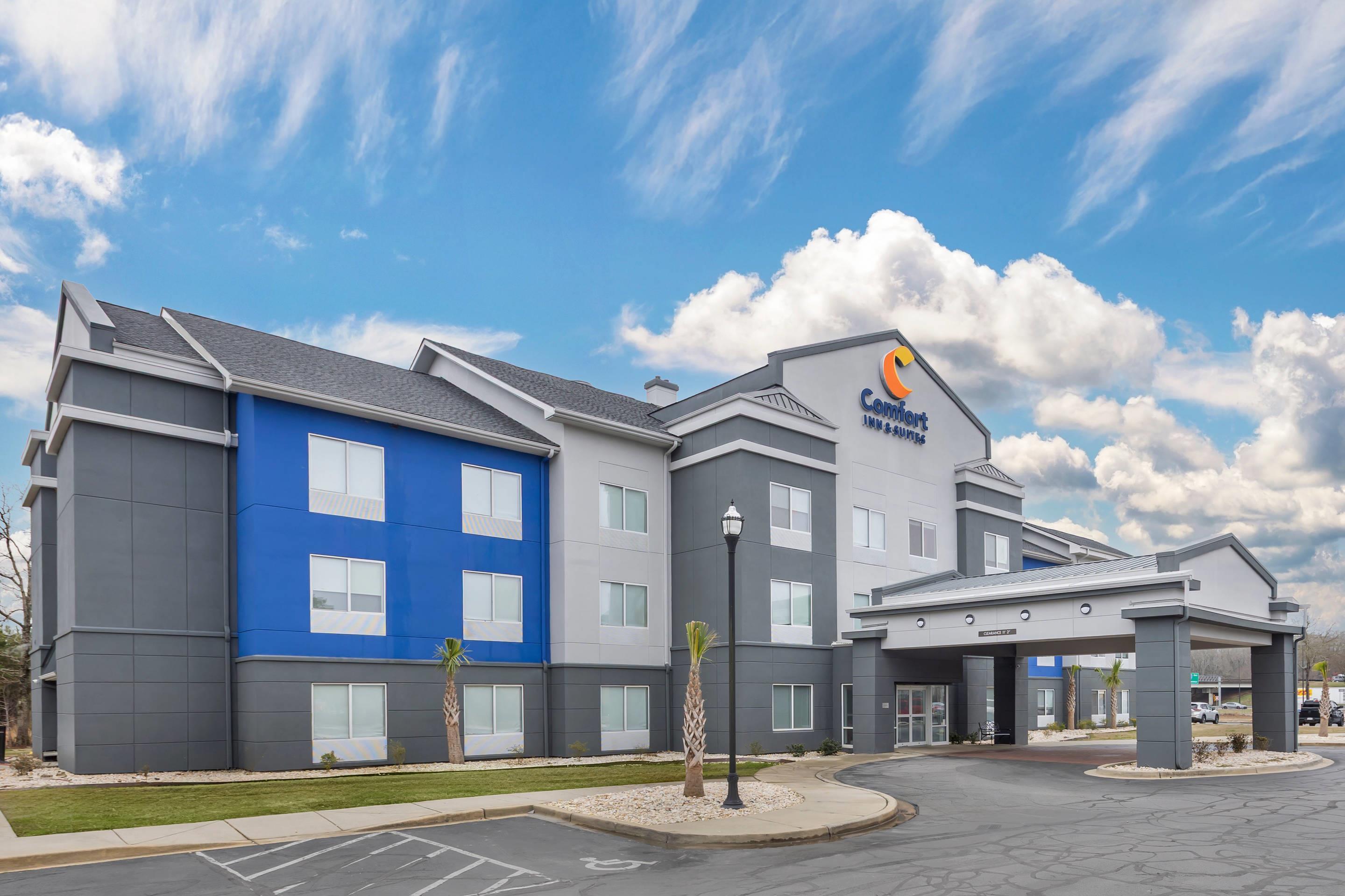 Hotel exterior | Comfort Inn & Suites