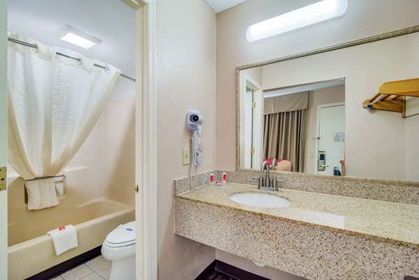  - Econo Lodge Walterboro - I-95, Exit 53