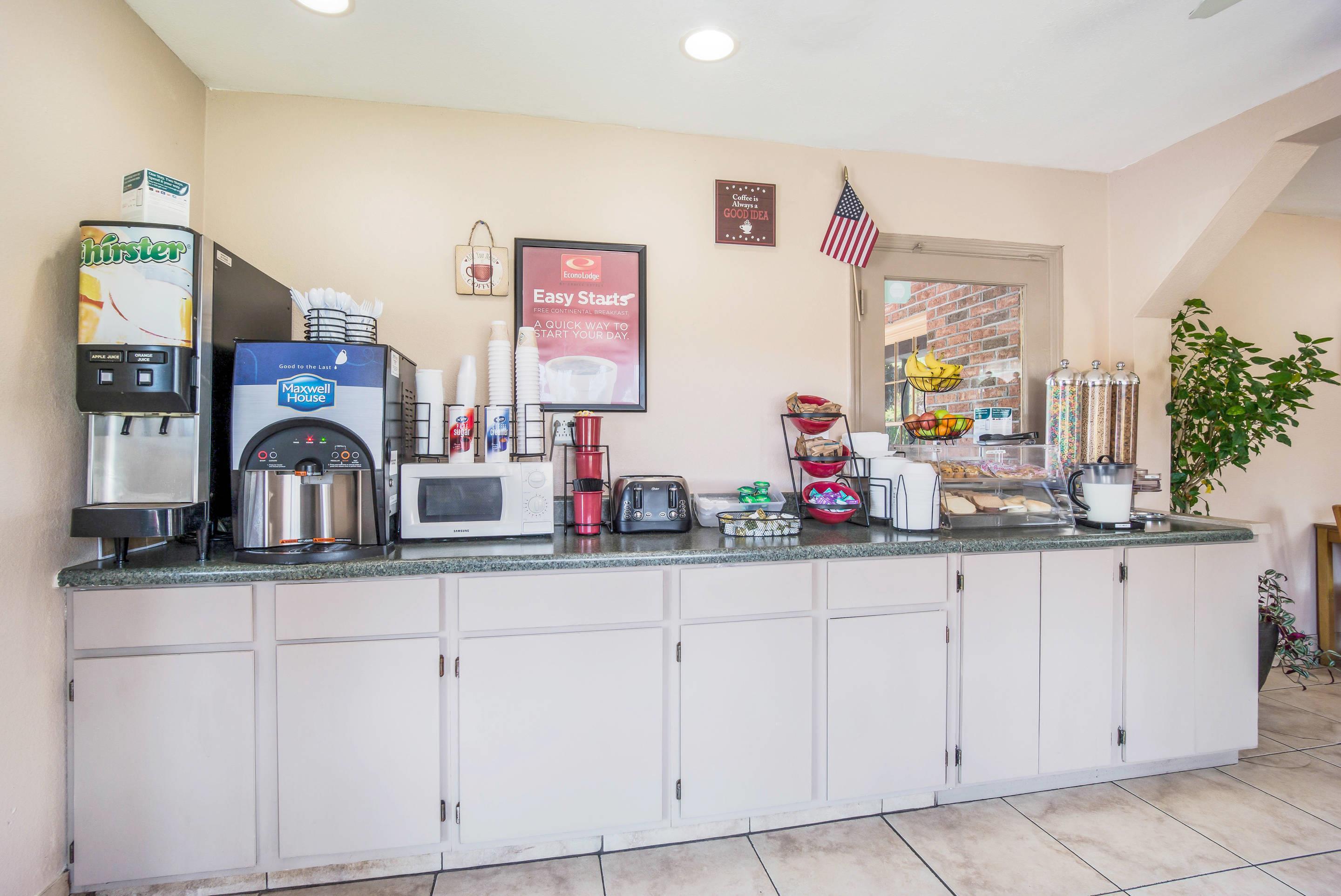Breakfast area | Econo Lodge