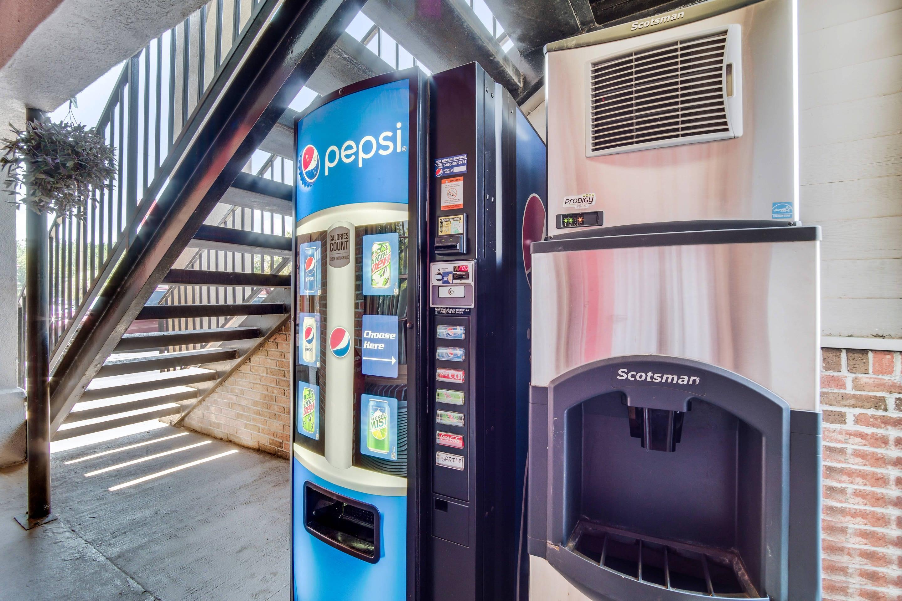 Hotel vending area | Econo Lodge