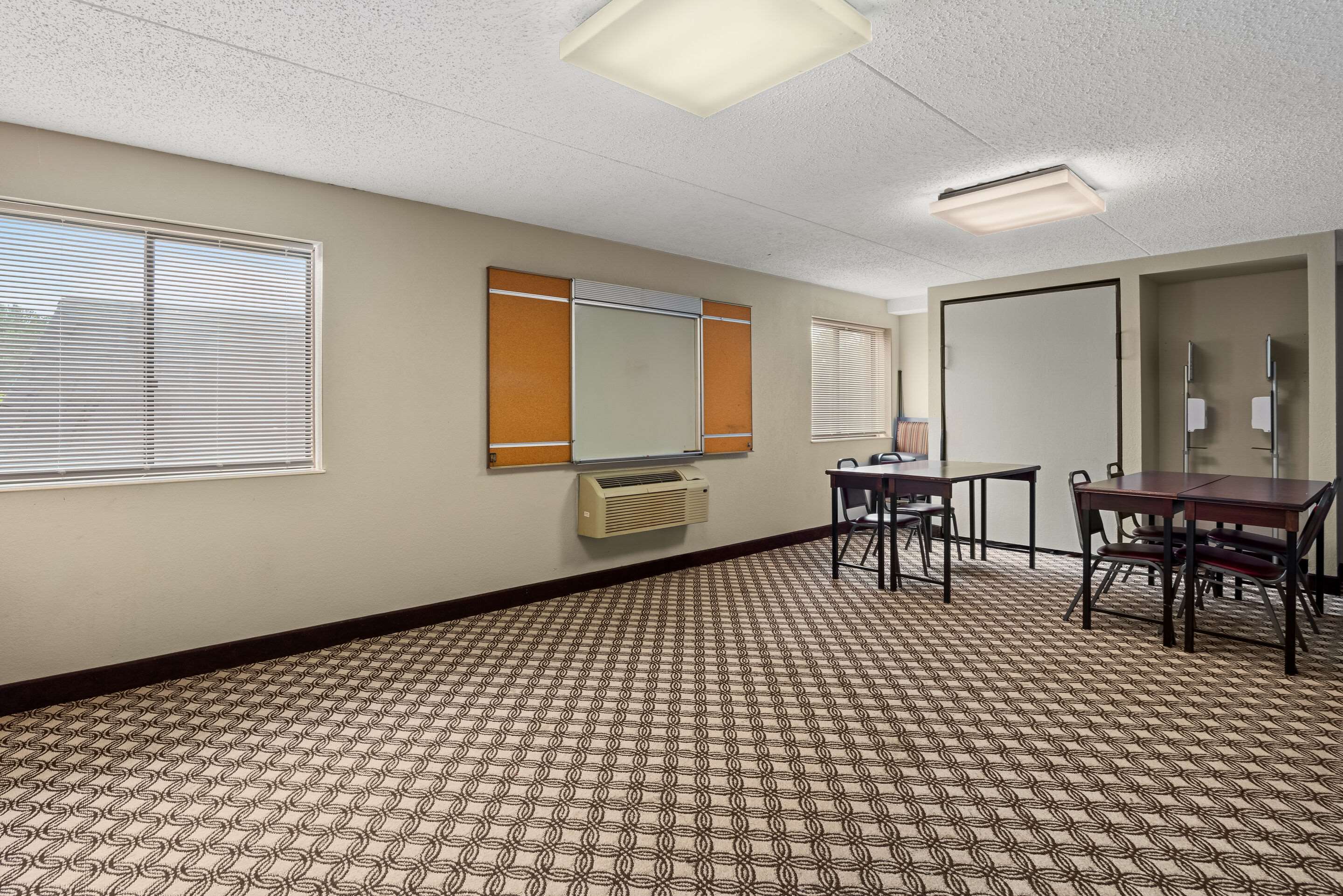 Meeting room | Quality Inn & Suites Columbia