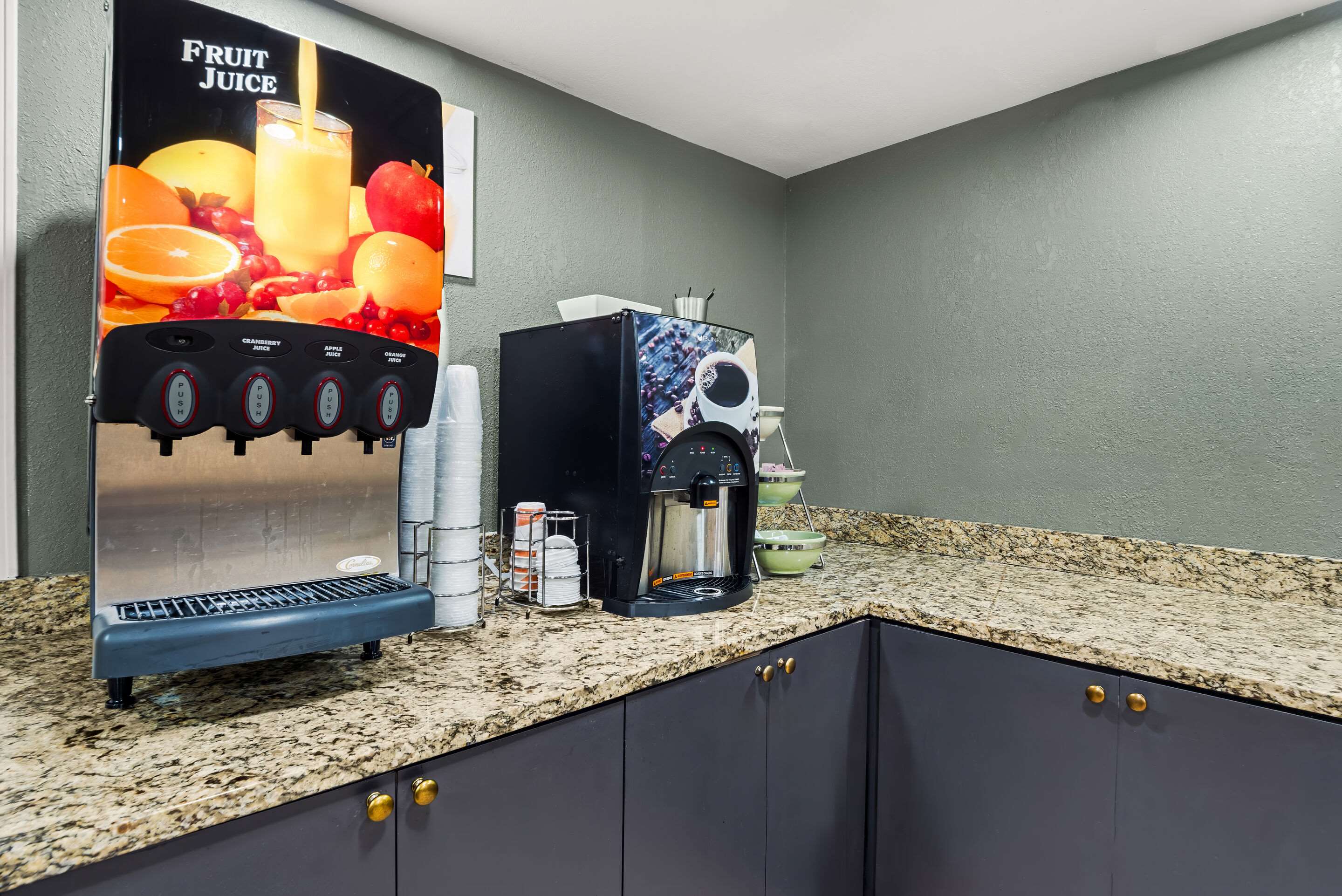 Breakfast bar | Quality Inn & Suites Columbia