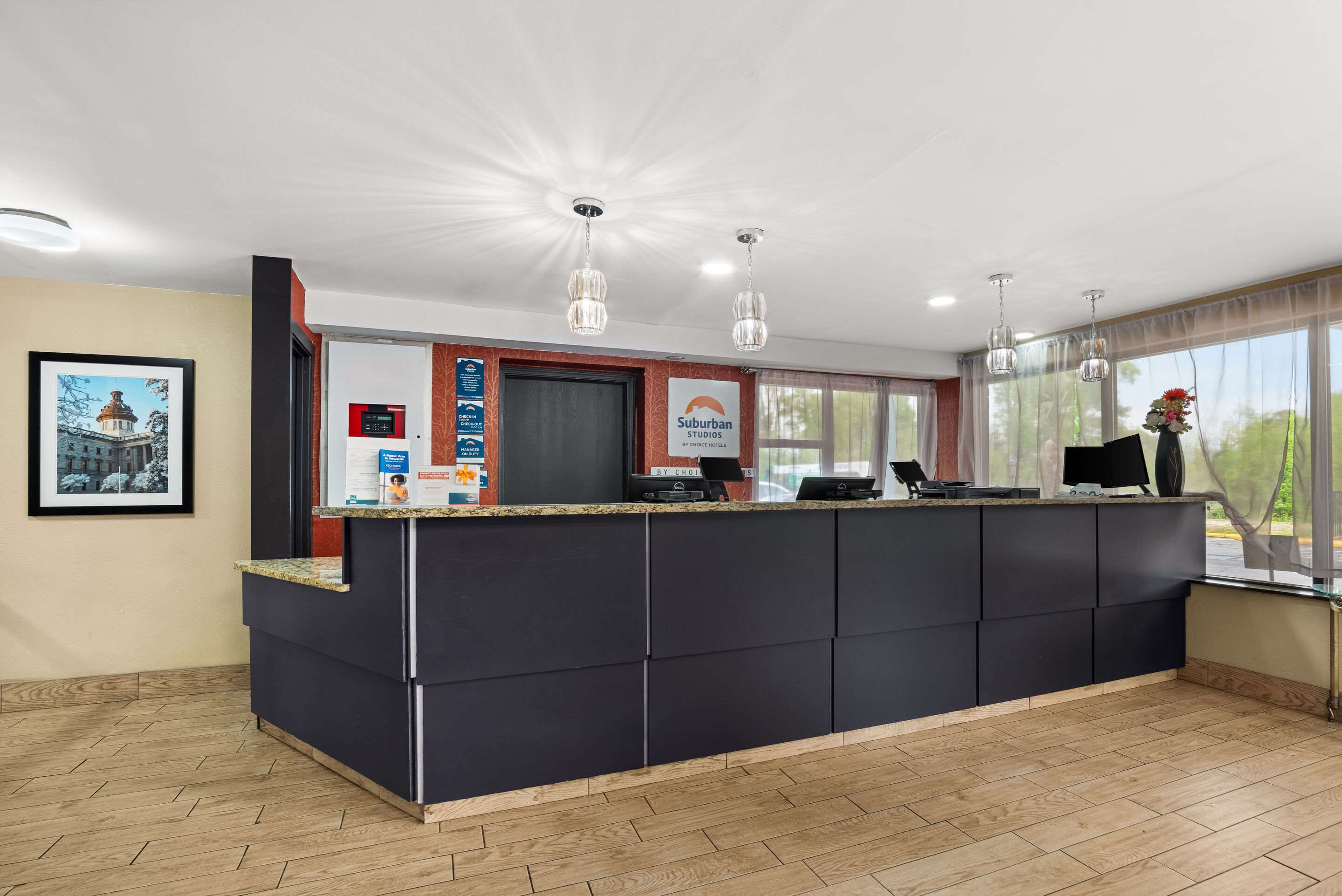 Front desk | Quality Inn & Suites Columbia