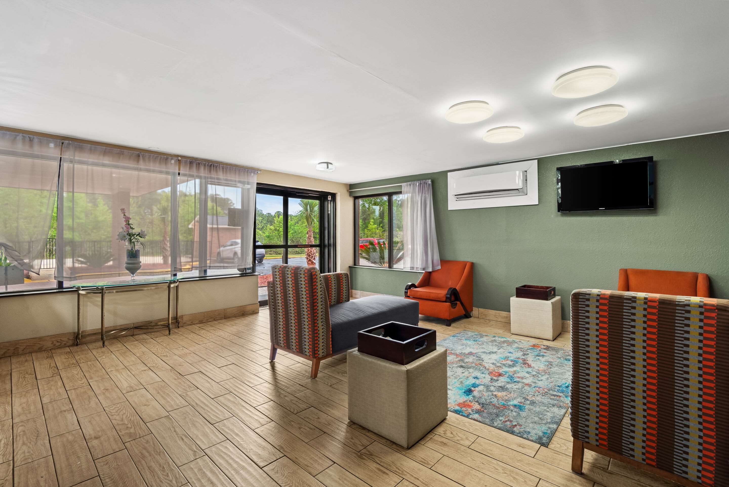 Spacious lobby | Quality Inn & Suites Columbia