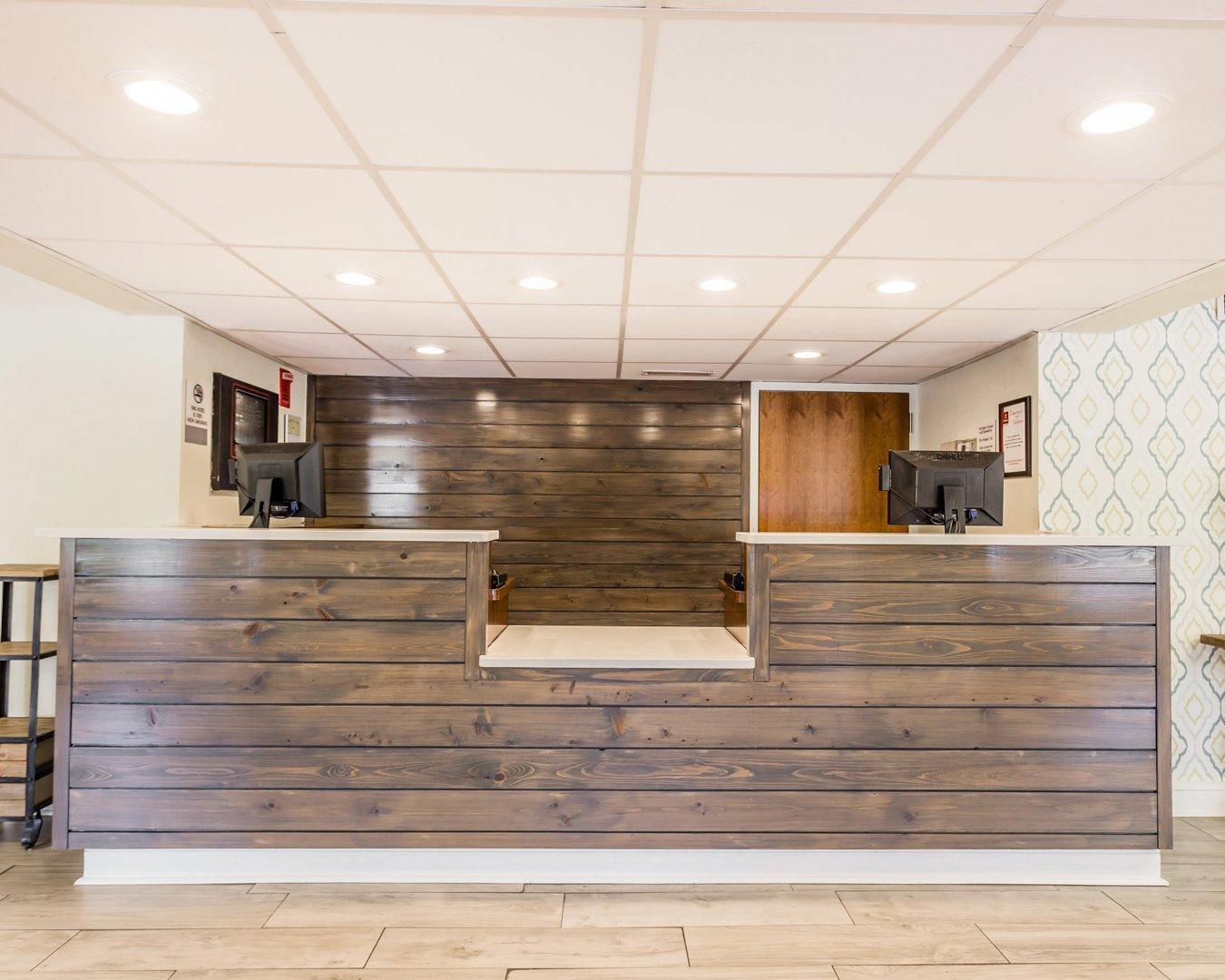 Front desk | Quality Inn Mt. Pleasant – Charleston