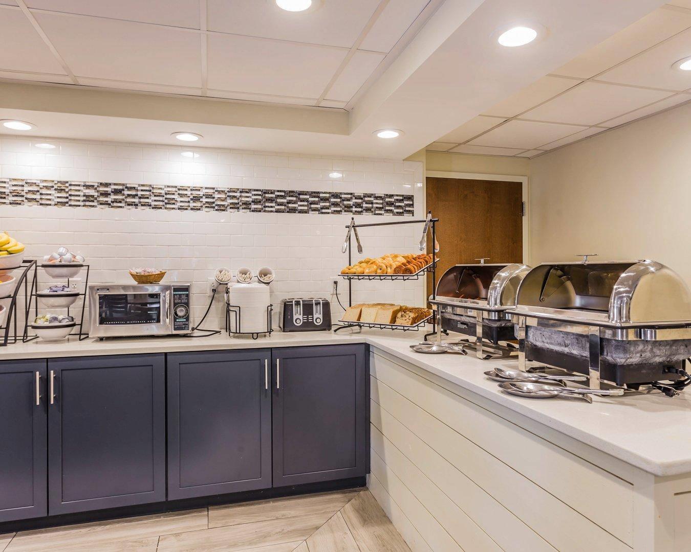 Breakfast area | Quality Inn Mt. Pleasant – Charleston