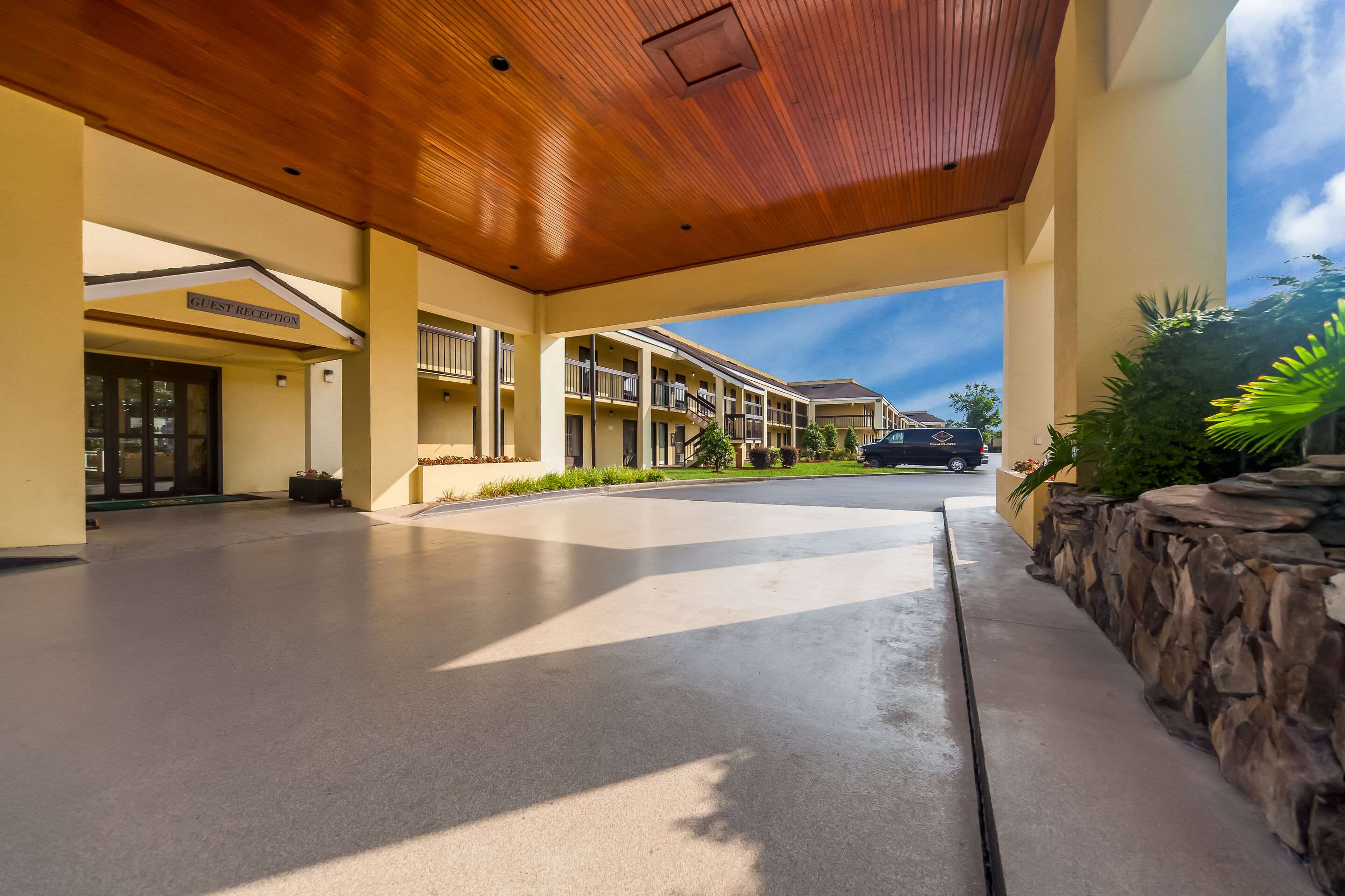 Hotel exterior | Quality Inn Coliseum