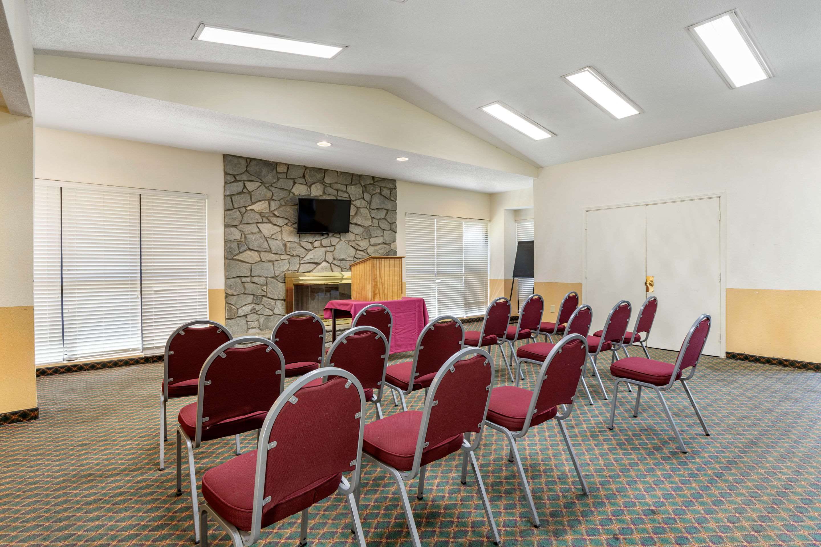 Meeting room | Econo Lodge Florence