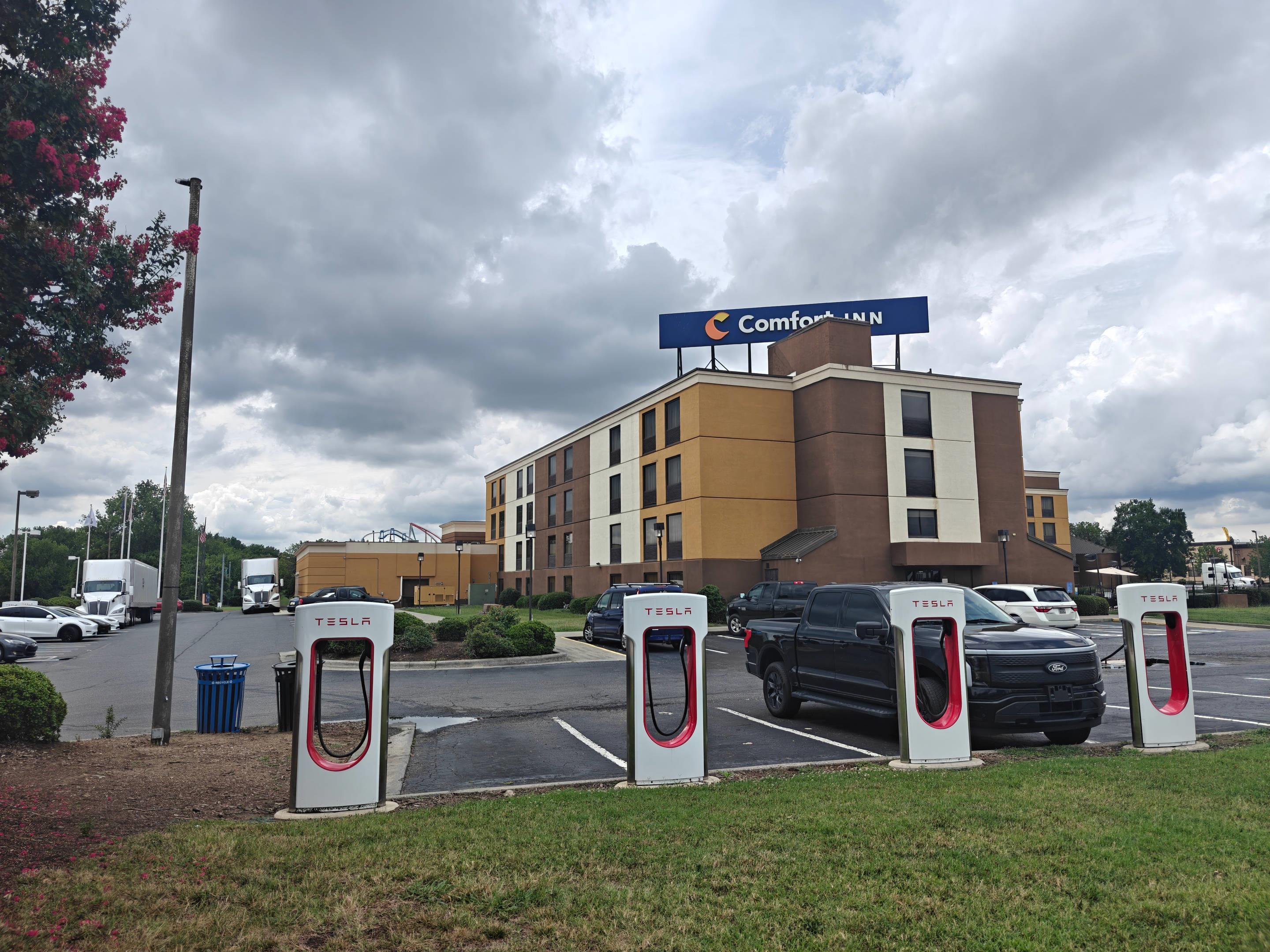 Electric vehicle charging station