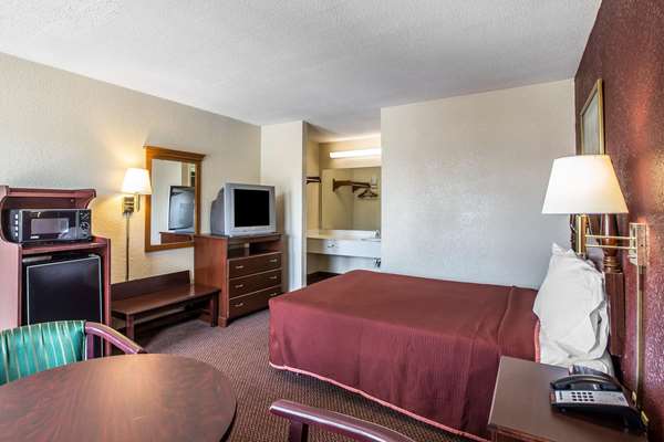  - Rodeway Inn Expo Center Spartanburg - I-26, Exit 17