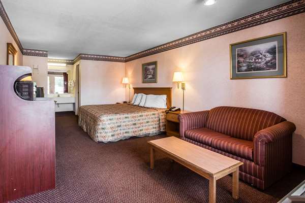  - Rodeway Inn Expo Center Spartanburg - I-26, Exit 17