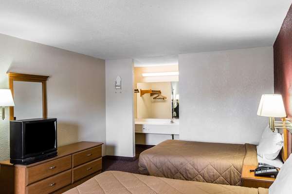  - Rodeway Inn Expo Center Spartanburg - I-26, Exit 17