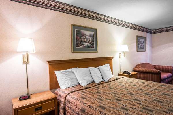 Suite - Rodeway Inn Expo Center Spartanburg - I-26, Exit 17