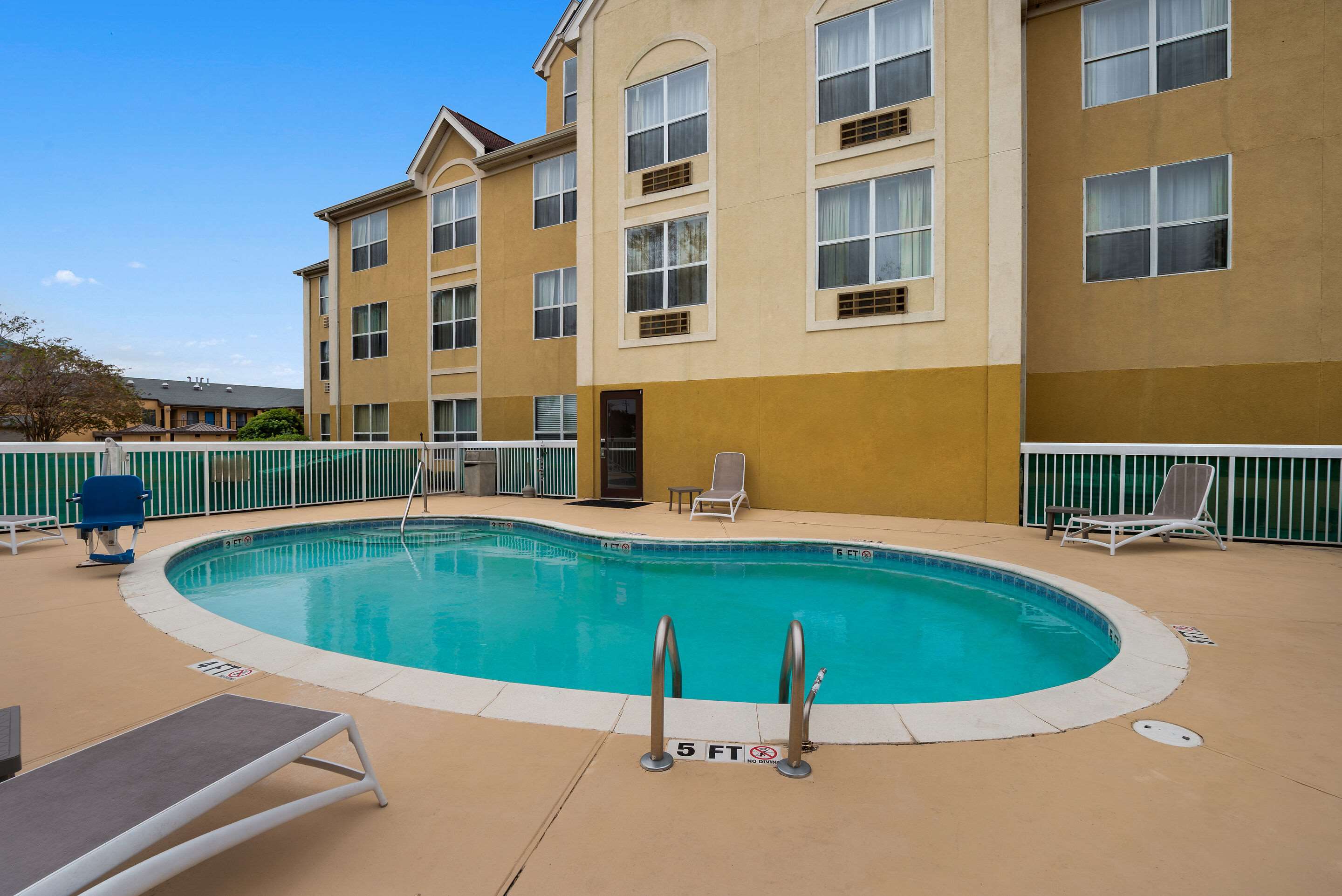 Outdoor pool | Comfort Inn & Suites Santee