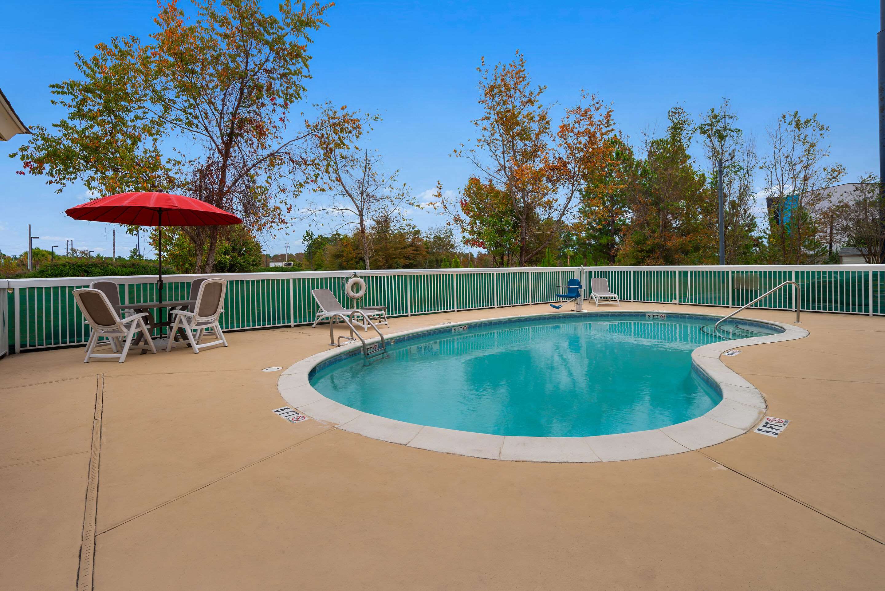 Outdoor pool | Comfort Inn & Suites Santee