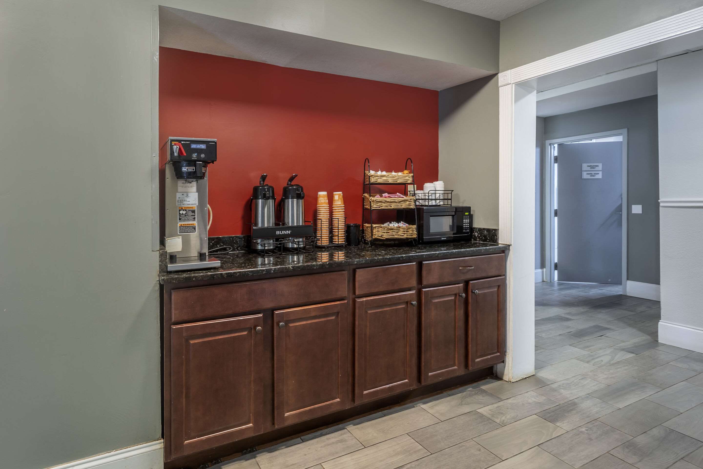 Breakfast area | Econo Lodge Inn and Suites Greenville