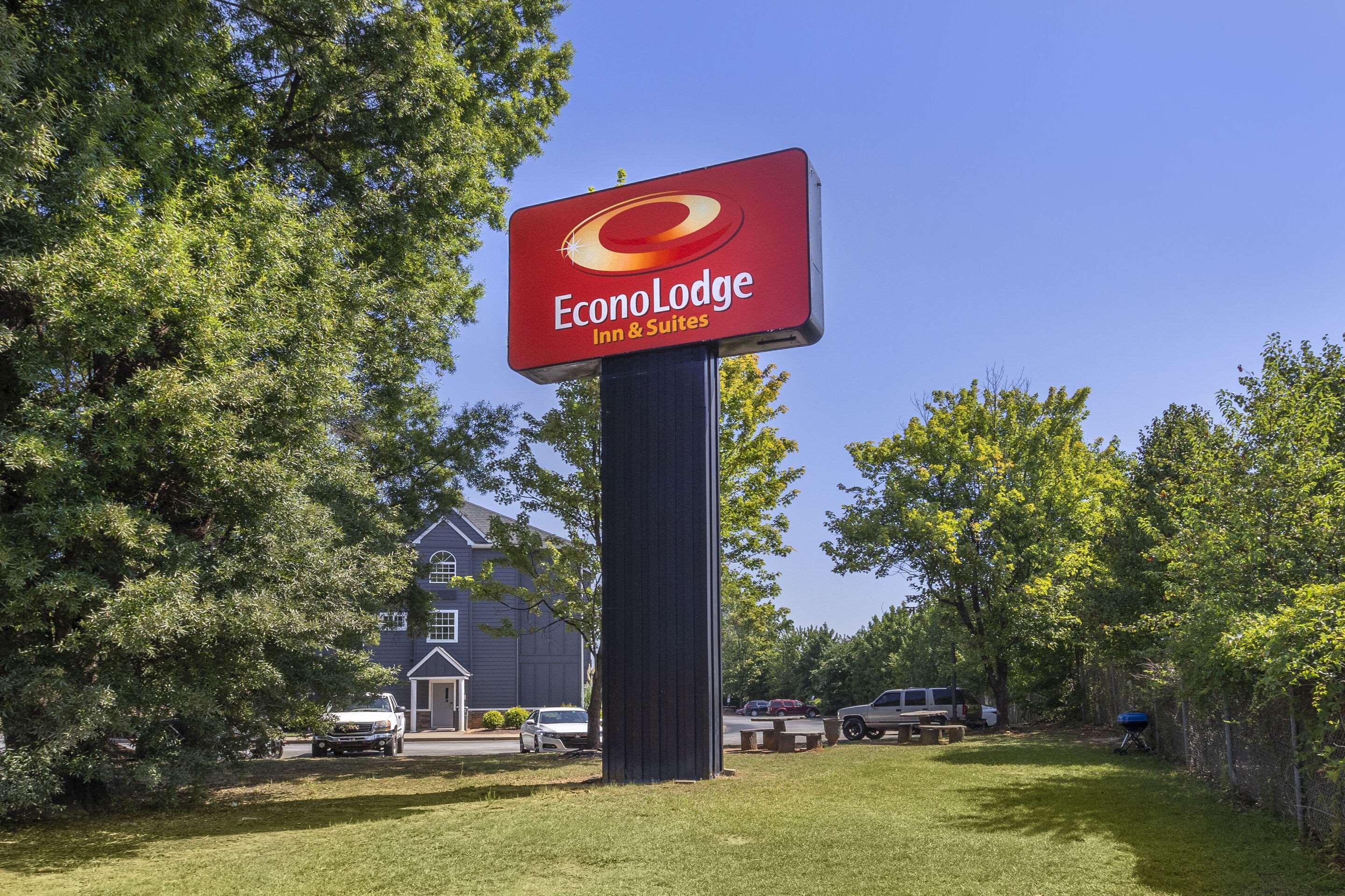 Hotel exterior | Econo Lodge Inn and Suites Greenville
