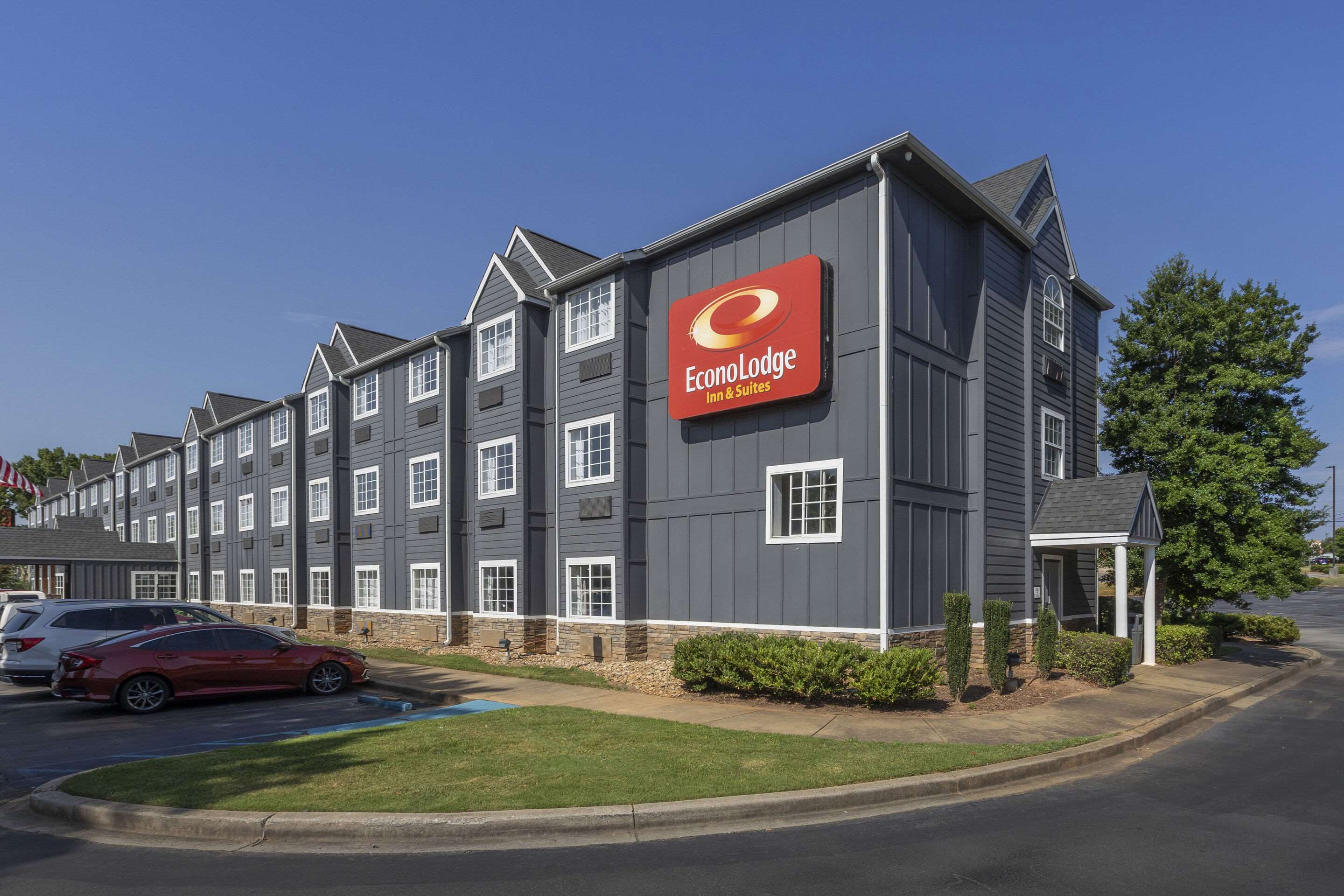 Hotel exterior | Econo Lodge Inn and Suites Greenville