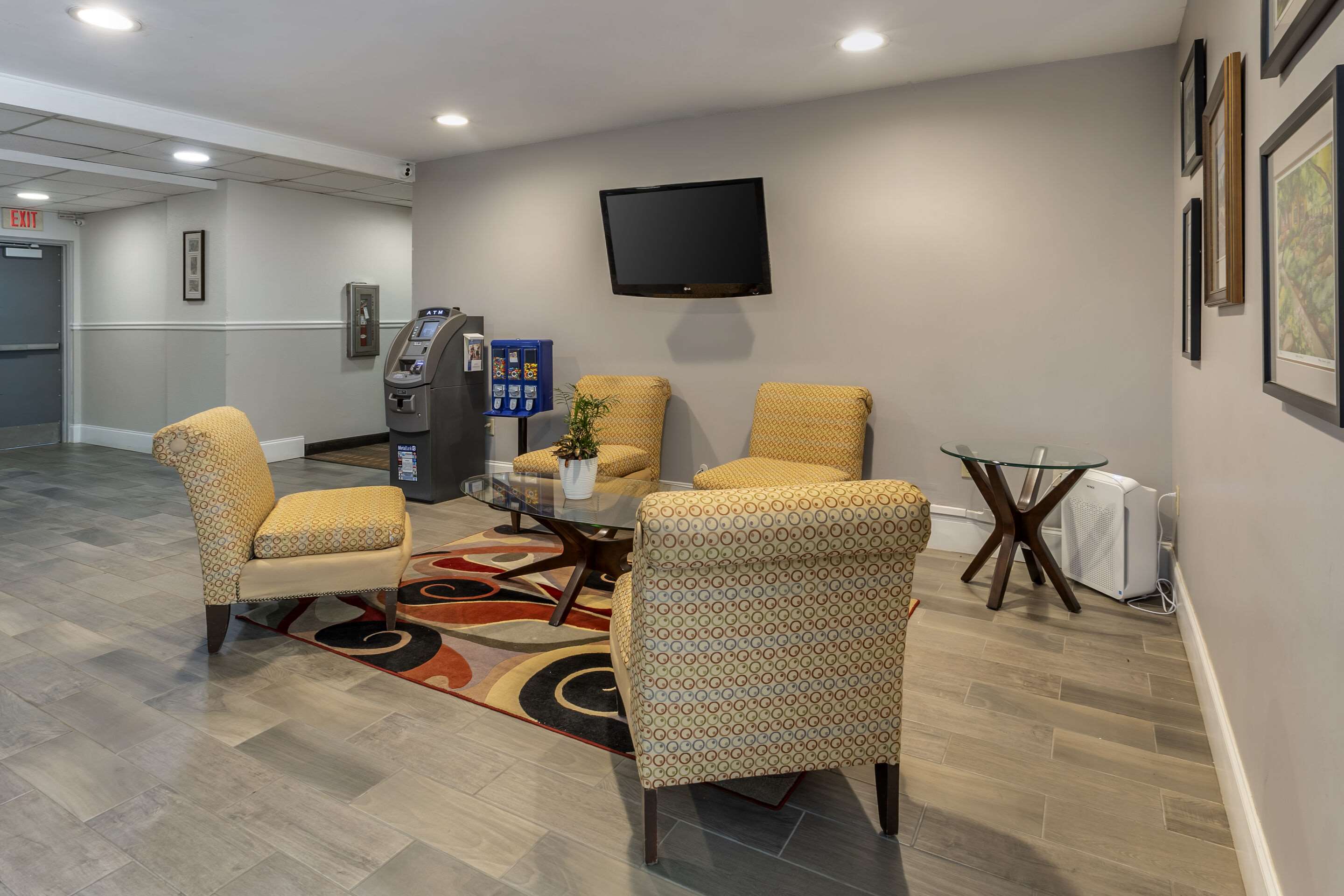 Lobby with sitting area | Econo Lodge Inn and Suites Greenville