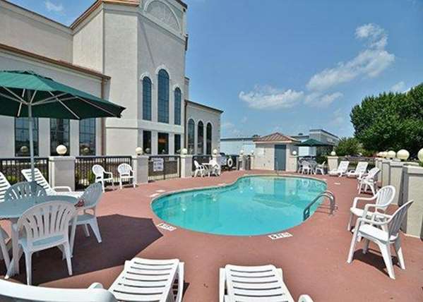 Pool - Quality Inn Bennettsville