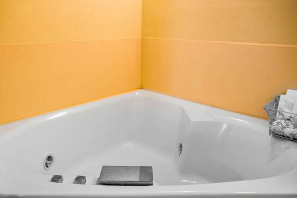 Suite - Clarion Inn & Suites Whiskey Road Aiken