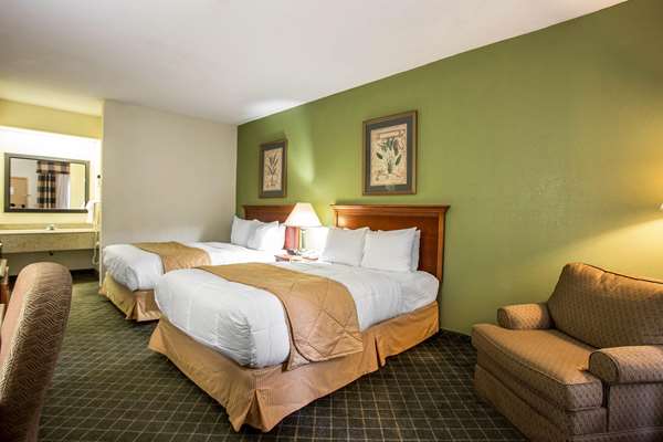Suite - Clarion Inn & Suites Whiskey Road Aiken