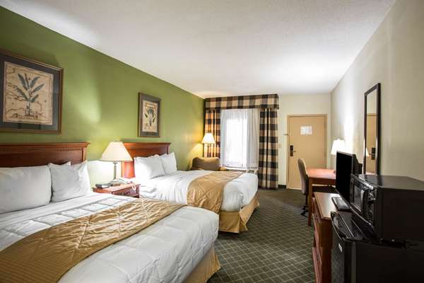 Suite - Clarion Inn & Suites Whiskey Road Aiken