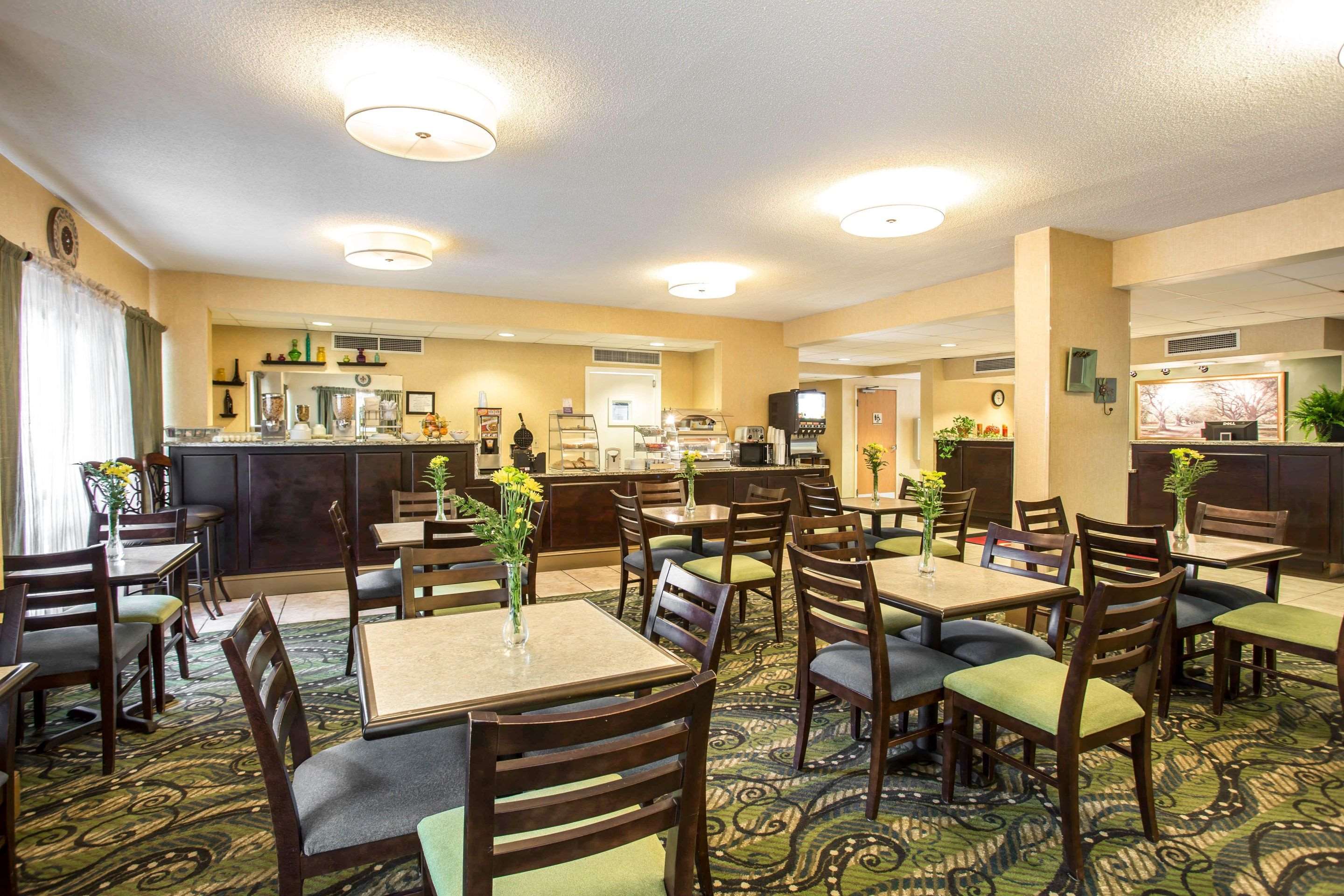 Breakfast area | Clarion Inn & Suites Aiken