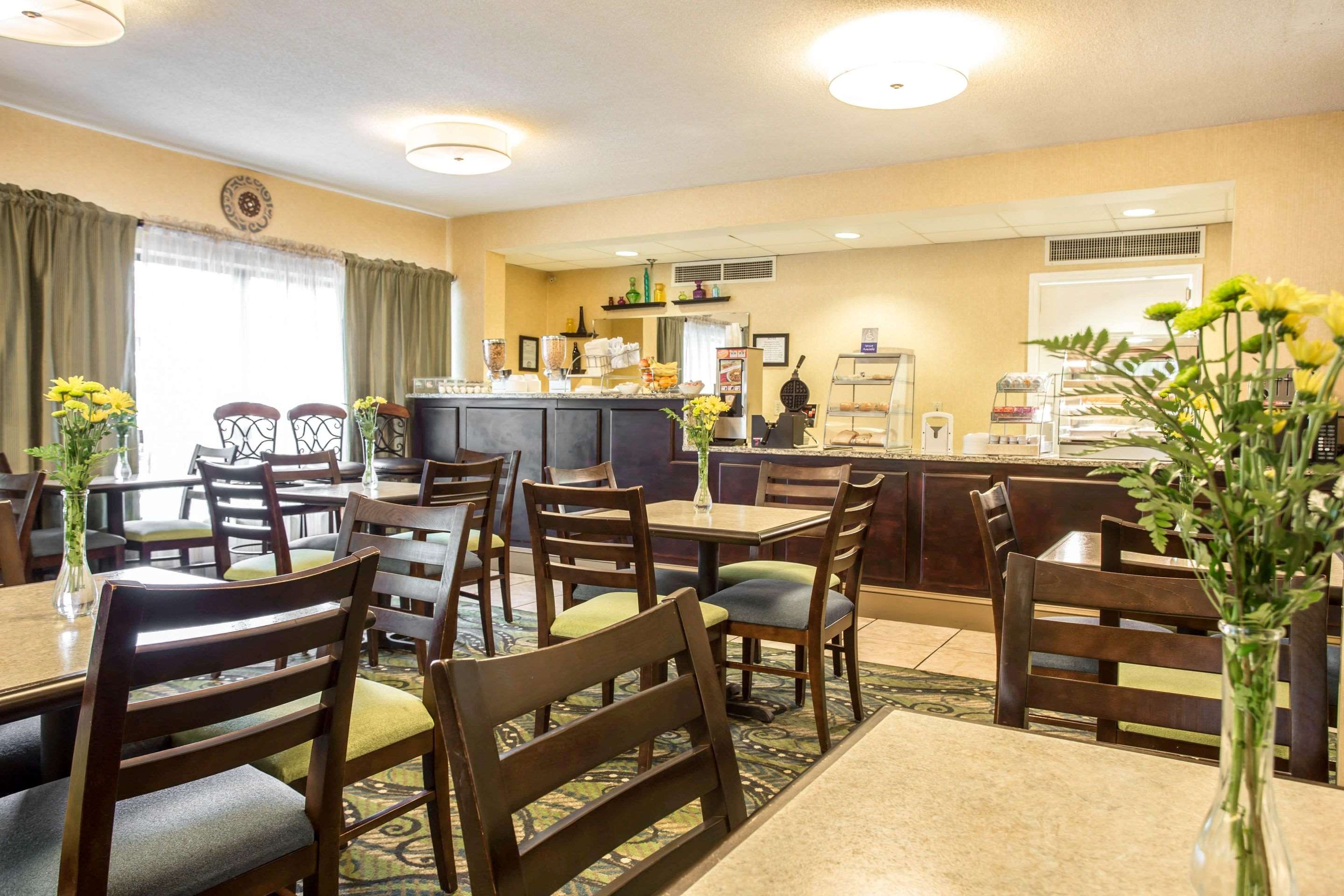 Breakfast area | Clarion Inn & Suites Aiken