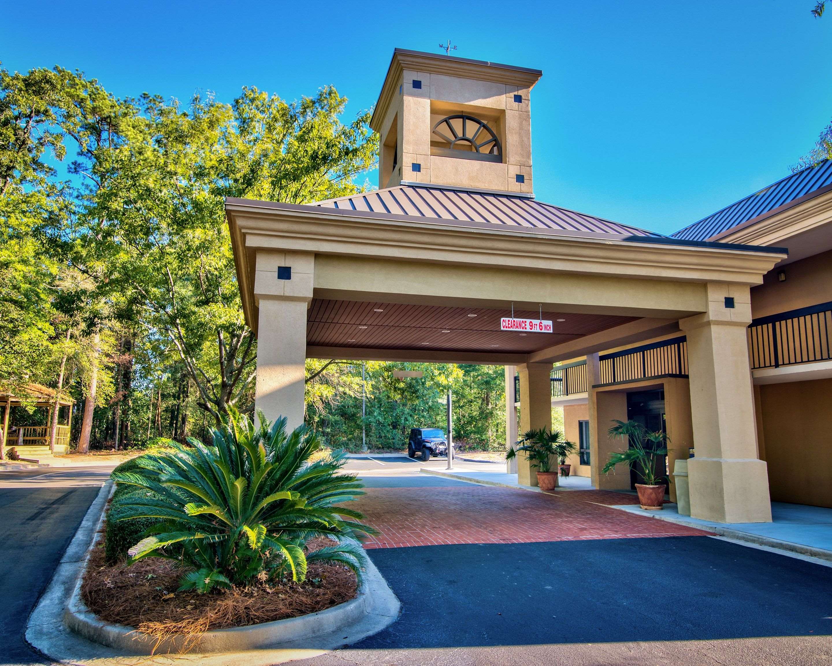 Hotel exterior | Clarion Inn & Suites Aiken