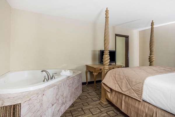  - Clarion Hotel Fort Mill - I-77, Exit 90